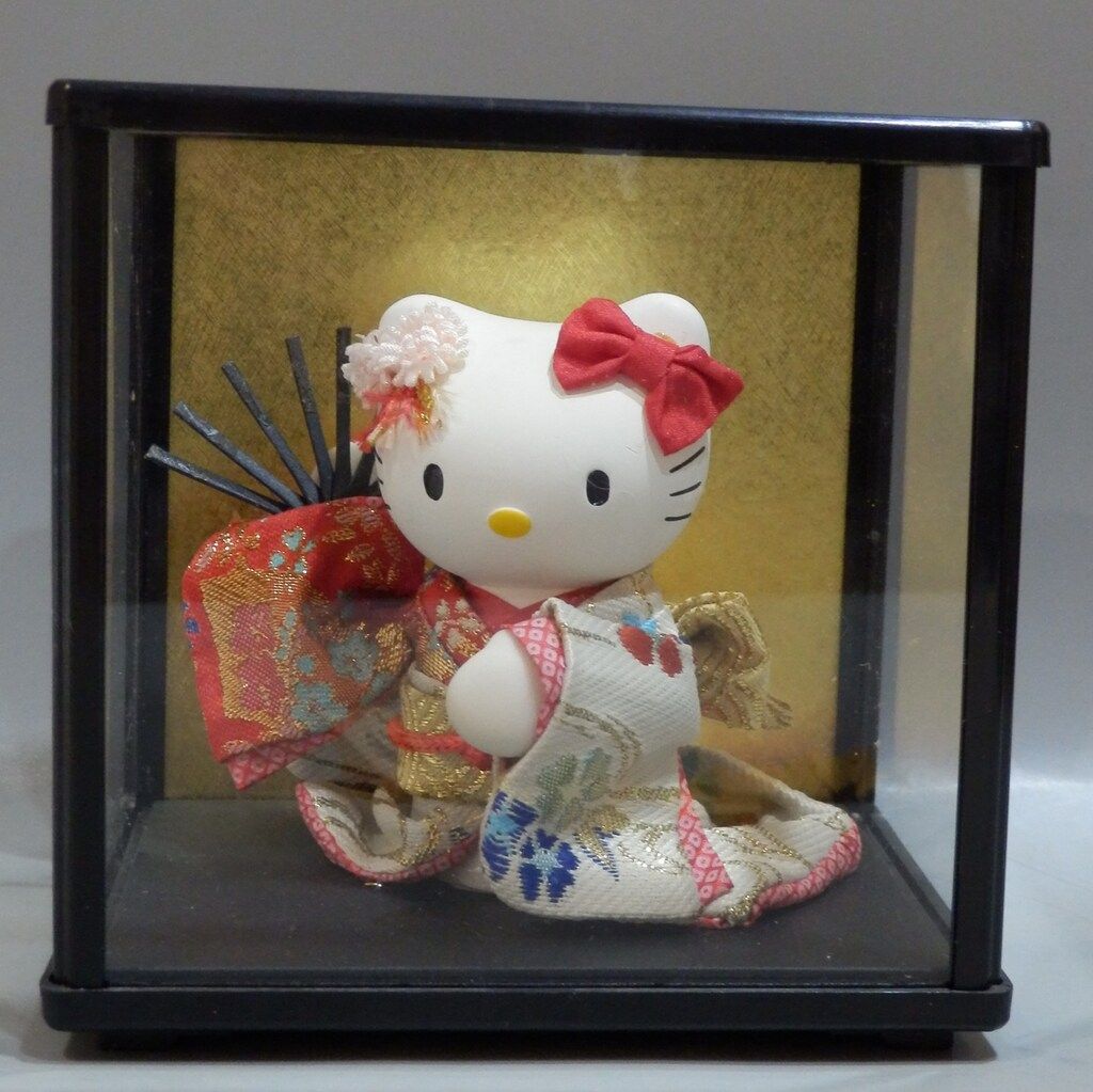 あすなろ舎 ハローキティ 日本人形 葉朗彩々白着物 2004年 - メルカリ