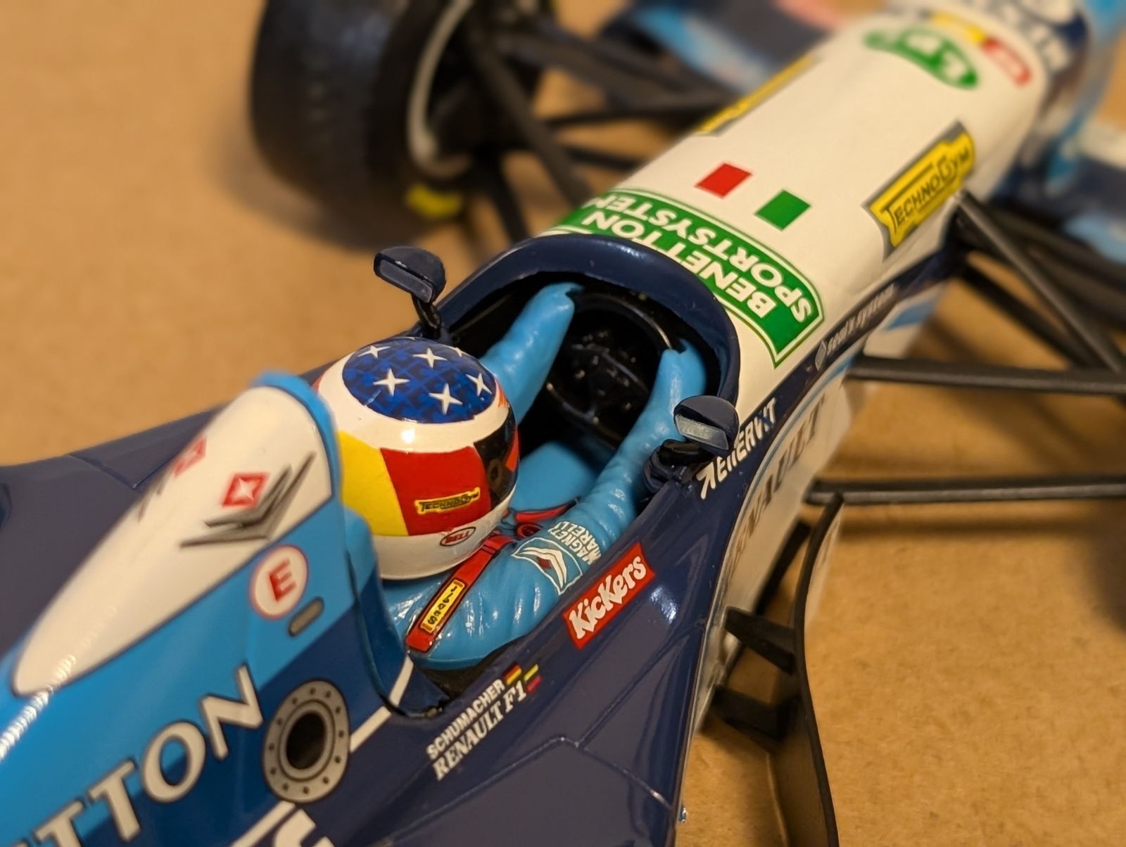 チャンピオンカー1/18ミニチャンプス ベネトンB195 ミハエル