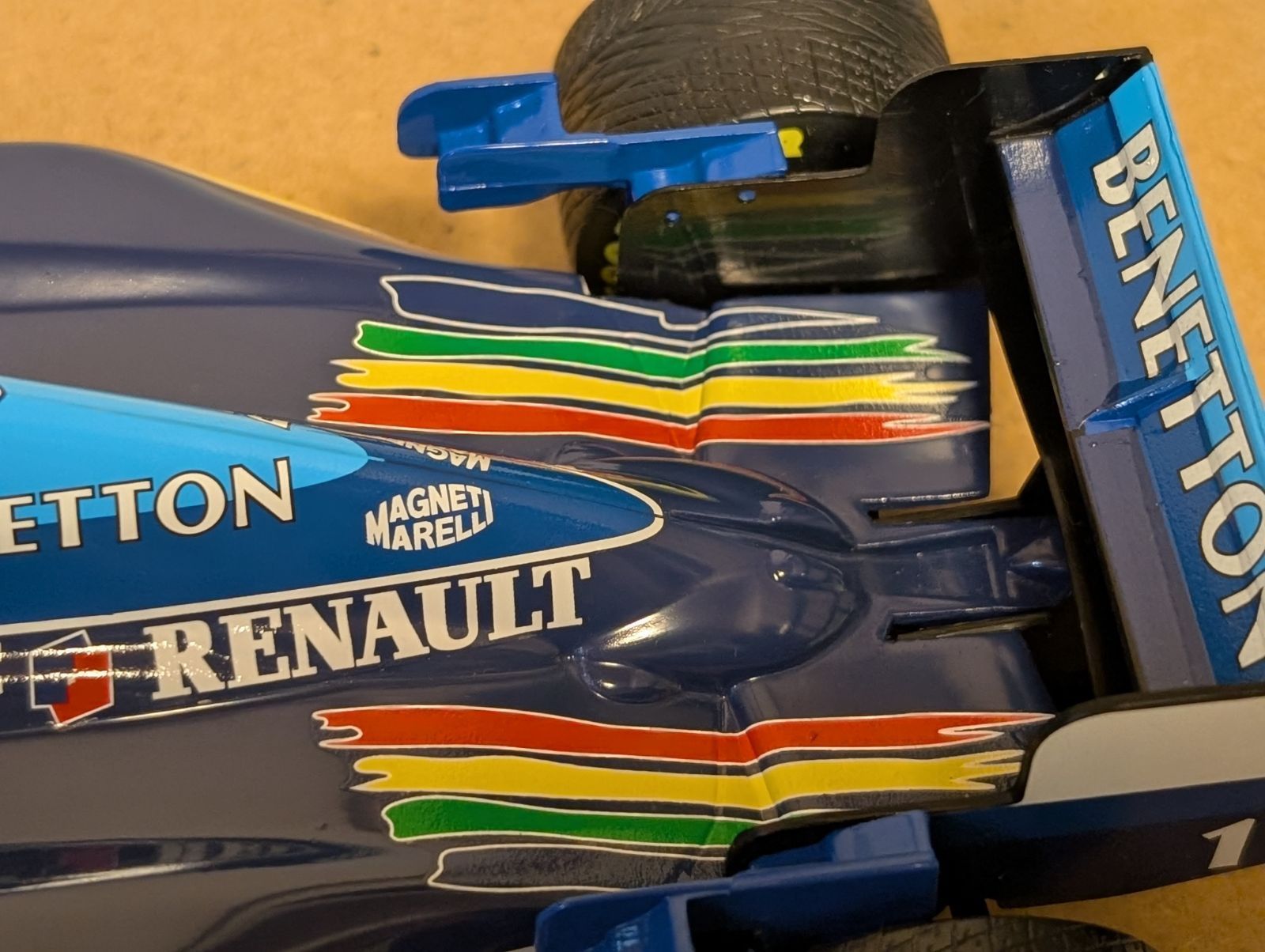 チャンピオンカー1/18ミニチャンプス ベネトンB195 ミハエル