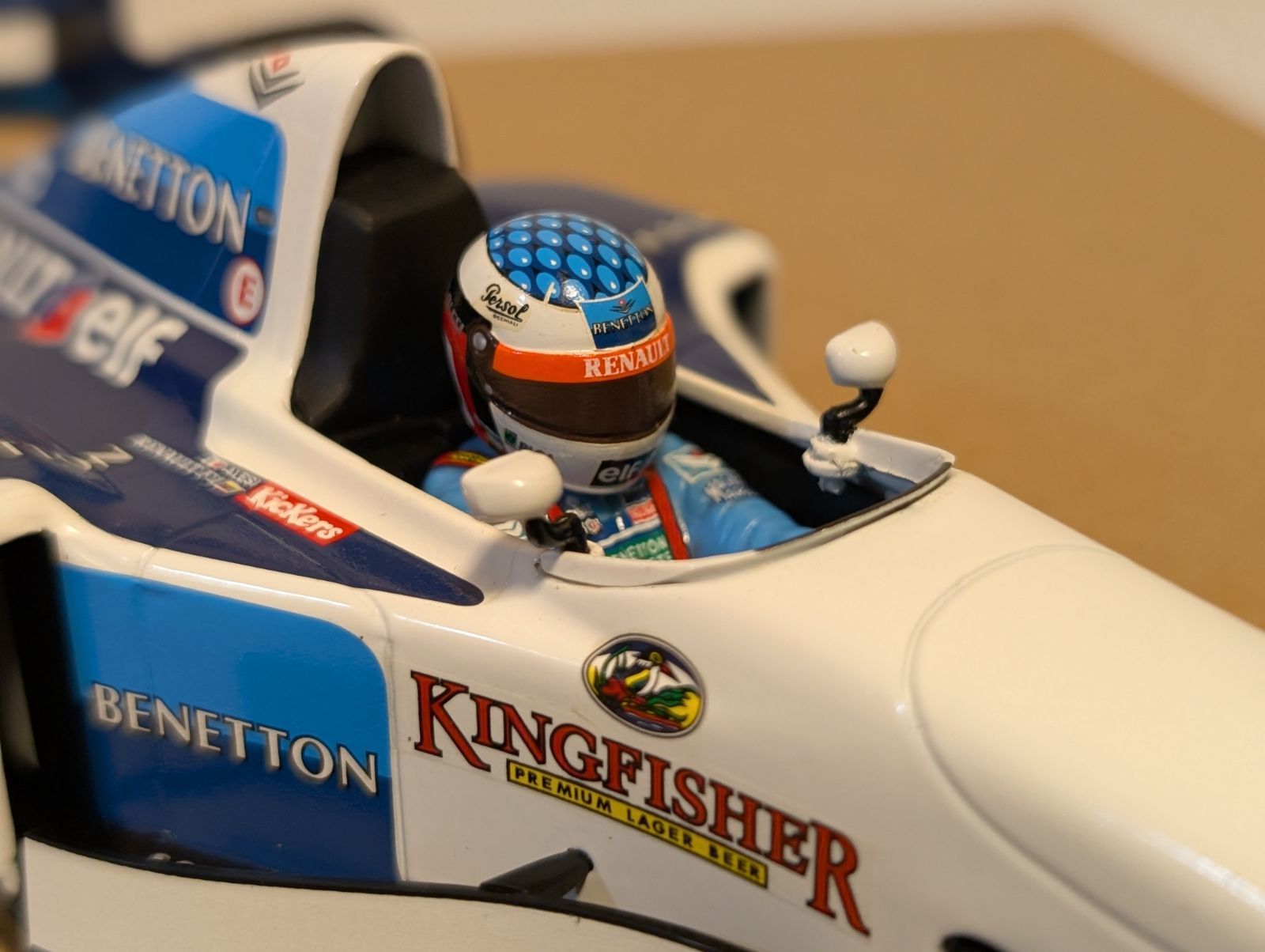 ショーカーファンの方へ1/18ミニチャンプス ベネトン1996年ショーカー