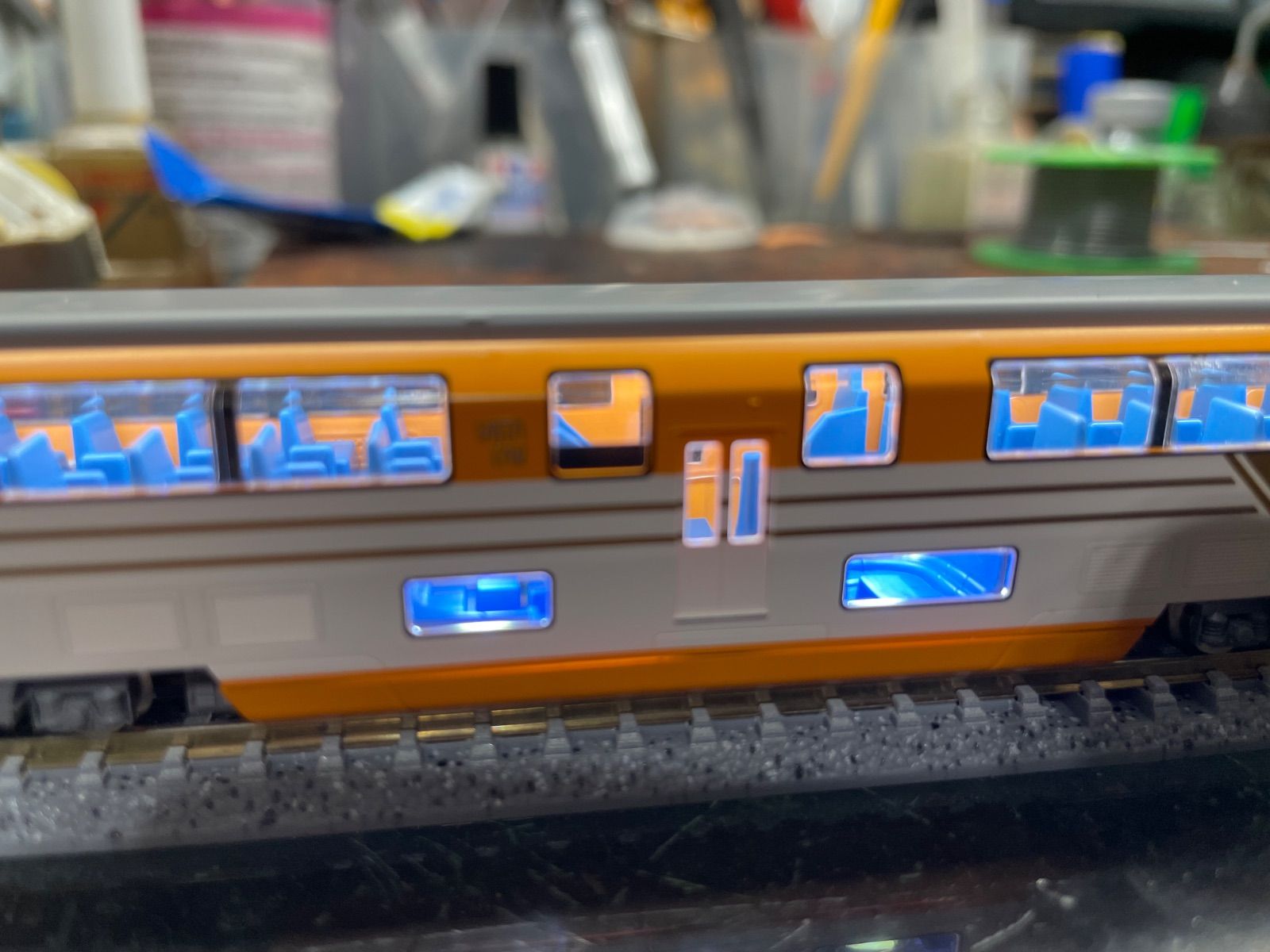 TOMIX Vista EX（喫煙室付き）に室内灯取り付けます。 - メルカリ