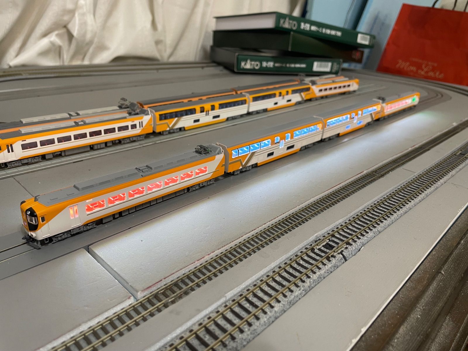 vistaEXに「室内灯」取り付けます。 TOMIX Vista EX（喫煙室付き）に室内灯取り付けます。 - メルカリ