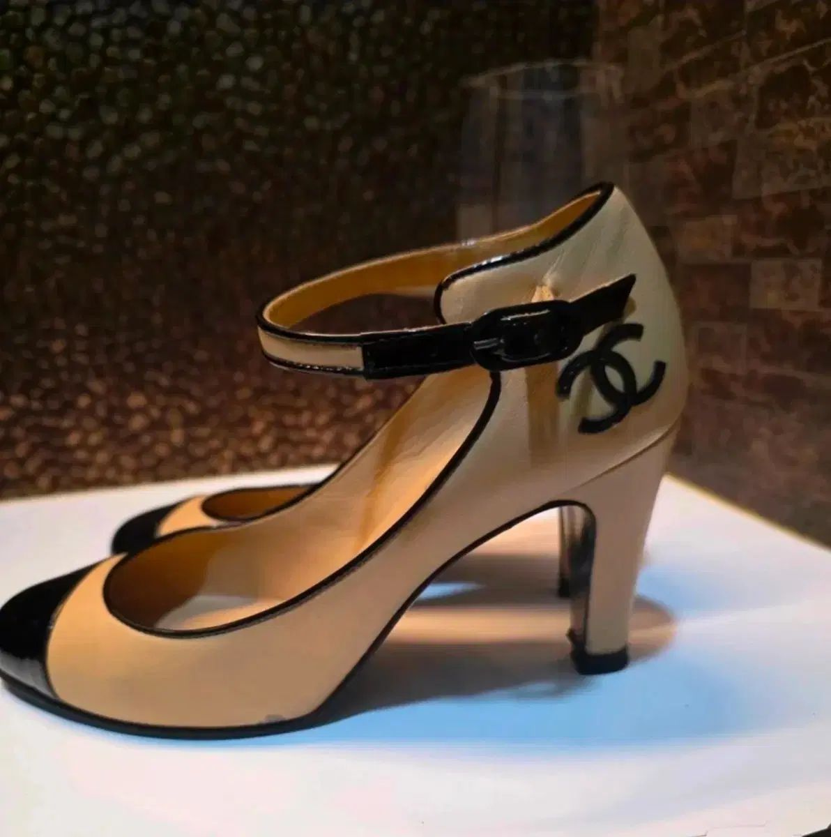 シャネル ベージュ/ブラック パンプスヒール 靴 - メルカリ