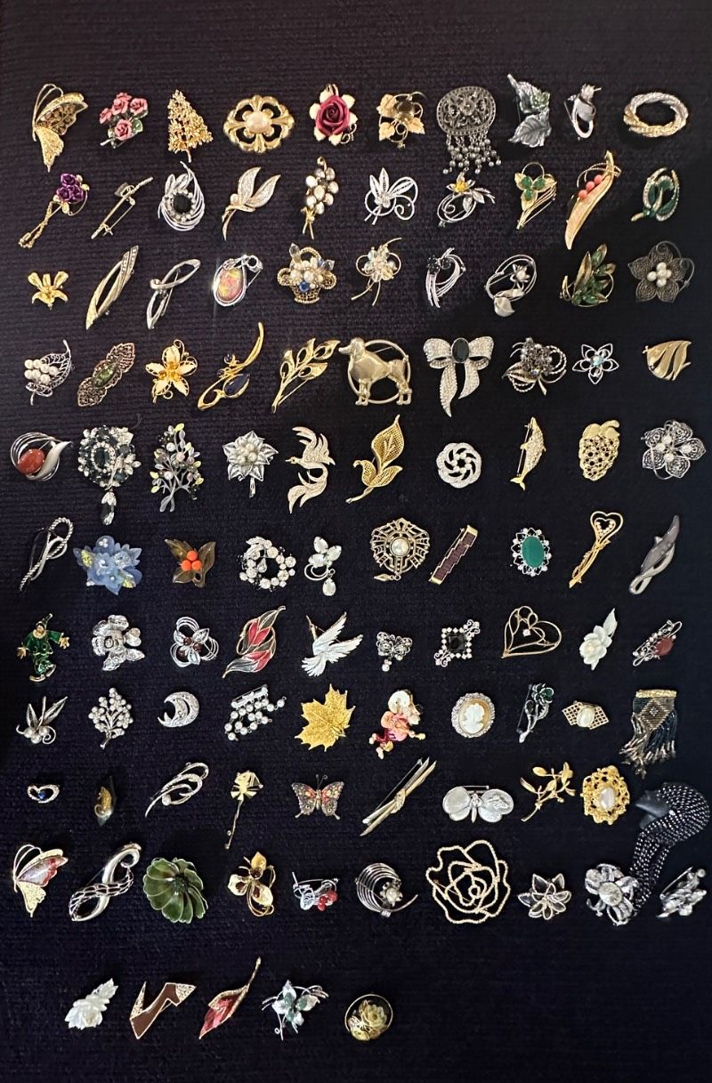 vintage】ブローチ まとめ売り 大量 100点 plus おまけ - メルカリ