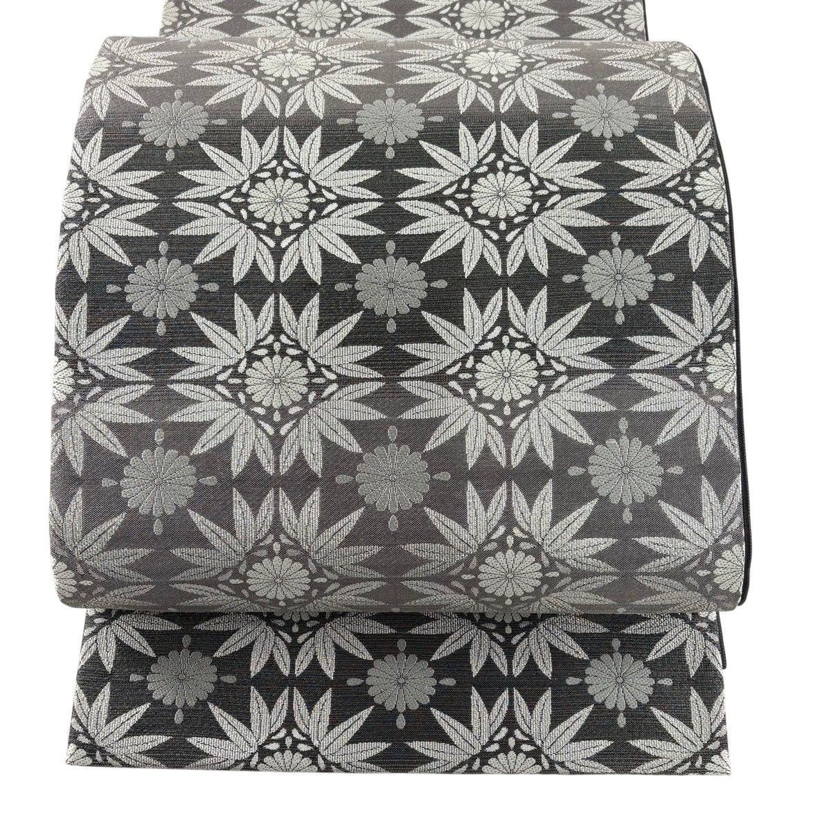 美品】 袋帯 秀品 華文 銀糸 箔 黒灰 六通 正絹 【中古】 - メルカリ