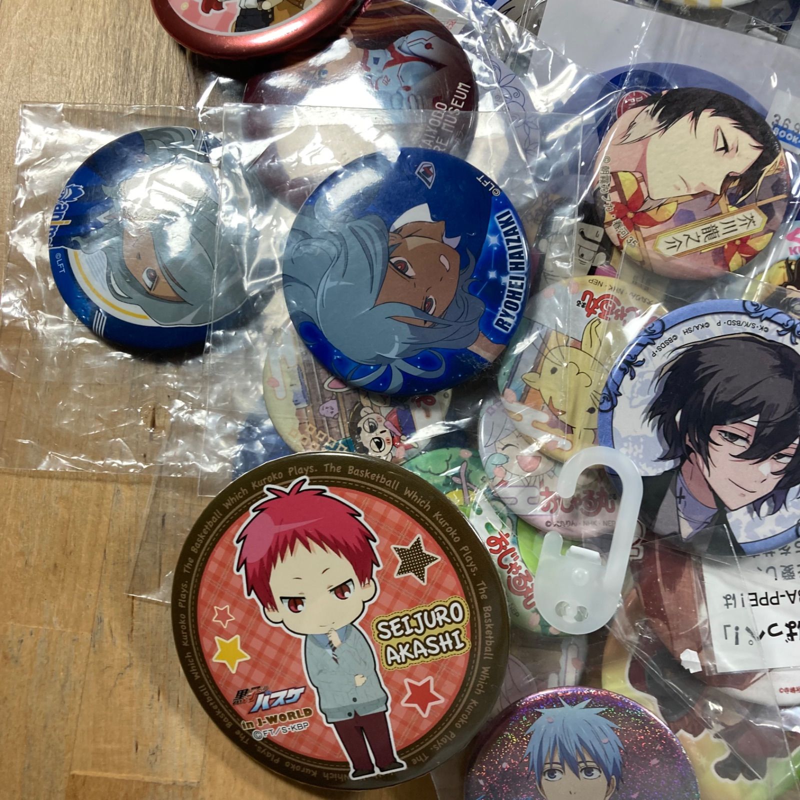 缶バッチアクスタキャラグッズまとめ売り 80サイズ段ボール - メルカリ