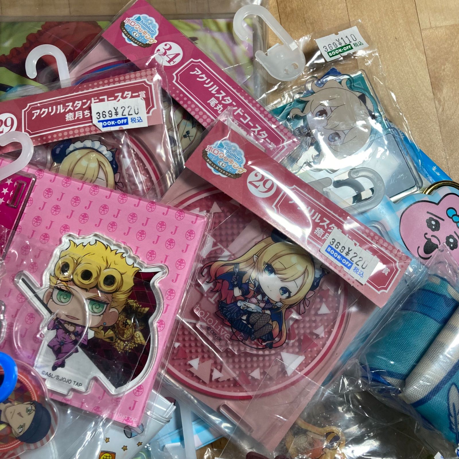 缶バッチアクスタキャラグッズまとめ売り 80サイズ段ボール - メルカリ