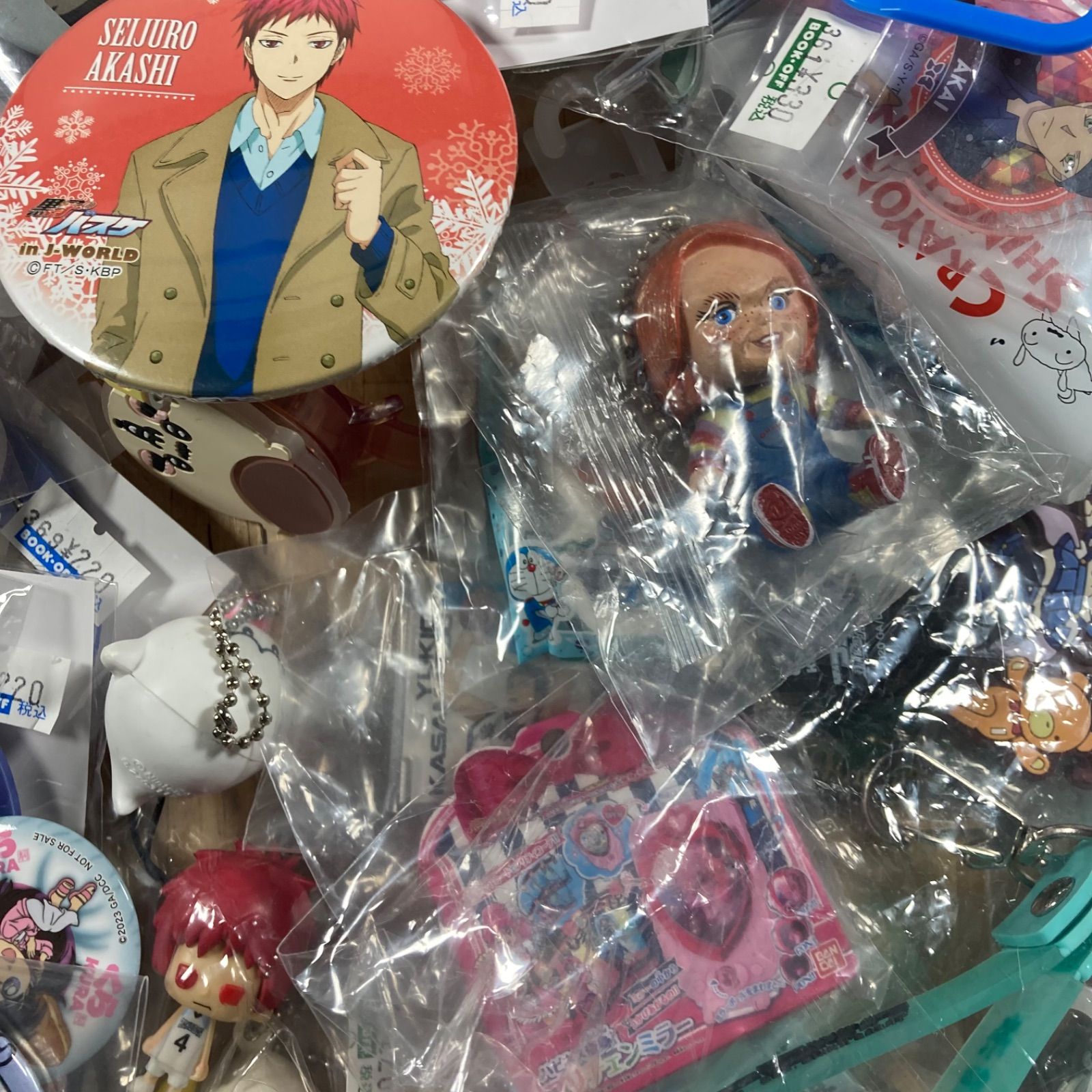 缶バッチアクスタキャラグッズまとめ売り 80サイズ段ボール - メルカリ