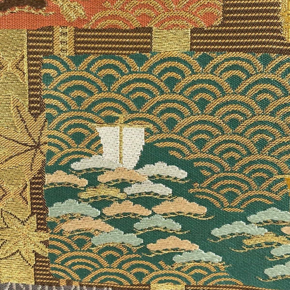 美品】 袋帯 秀品 本袋帯 松 有職文様 刺繍 金糸 焦茶色 六通 正絹