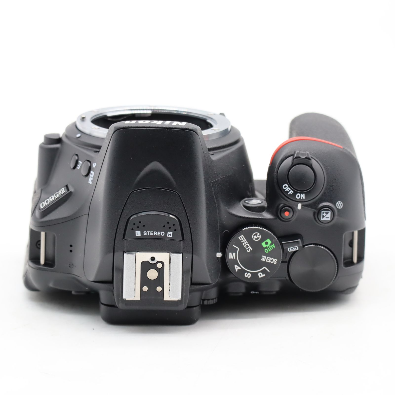 ☆極上品☆Nikon D5600 ボディ ショット数 1545 - メルカリ