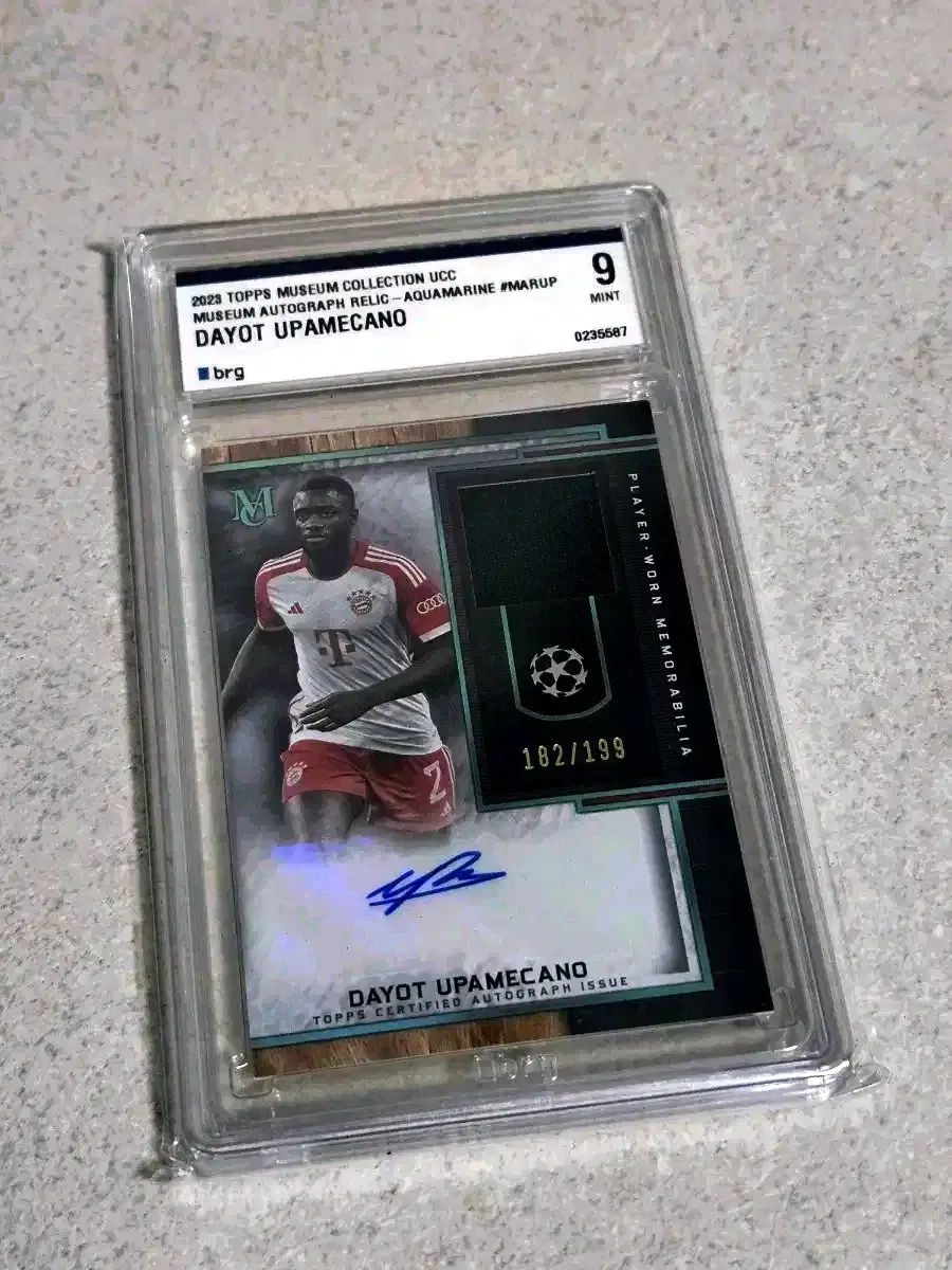 FCバイエルン・ミュンヘン ウパメカノ チャンピオンズリーグ サイン