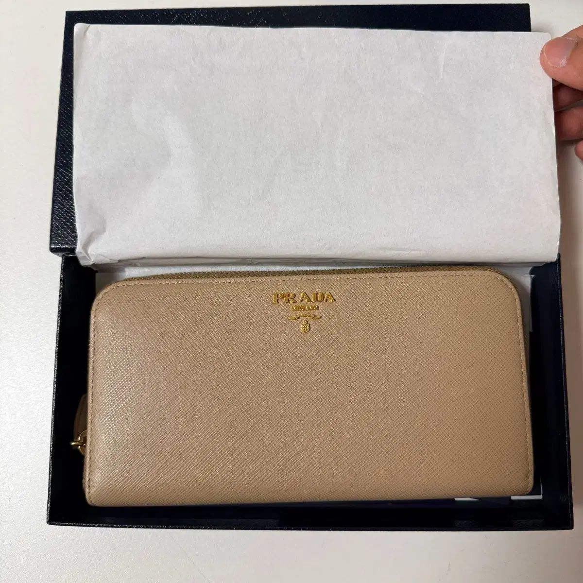 PRADA プラダ サフィアーノ メタル ロゴ ジッパー 長財布 キャメル