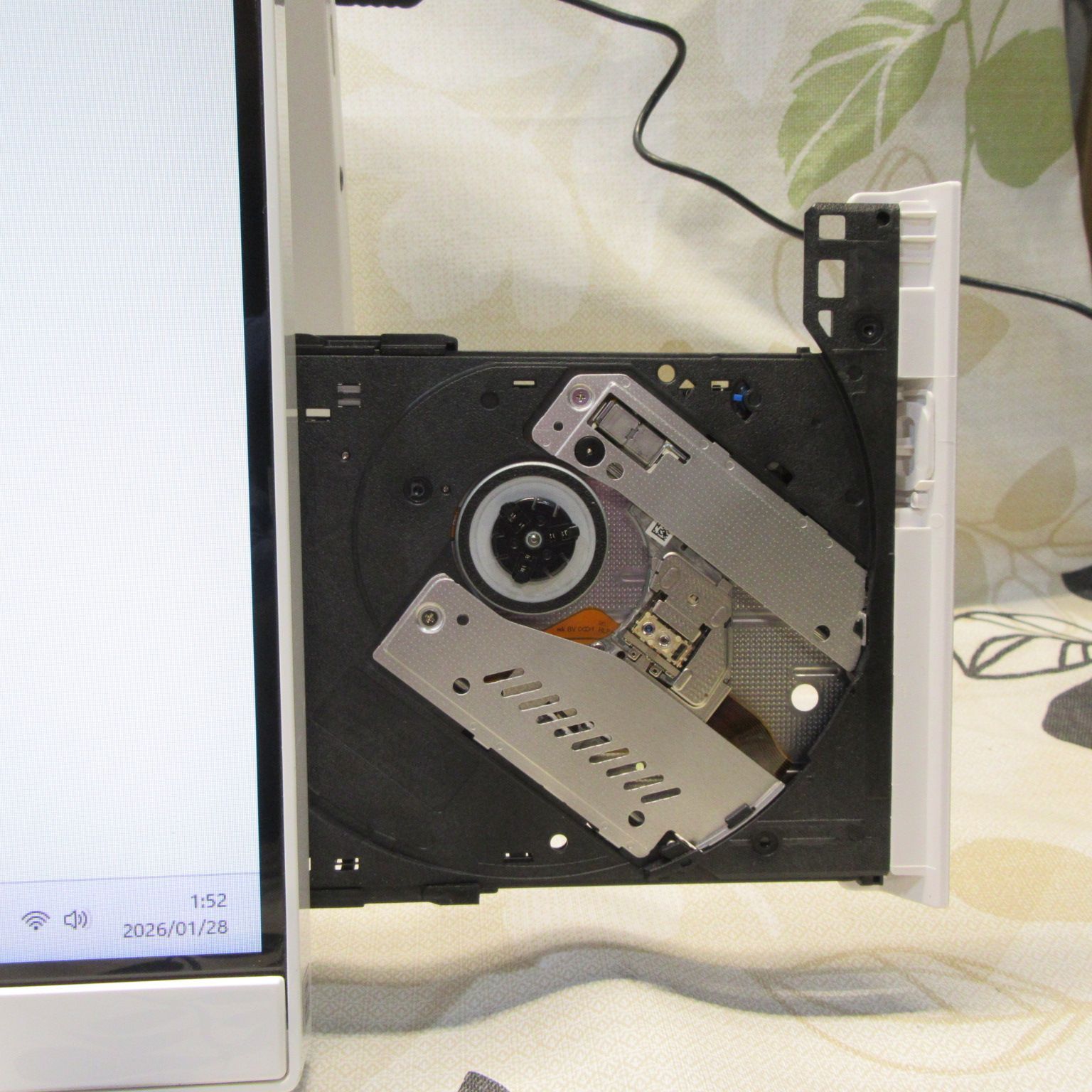 Win11公式対応10世代i3/メ8G/新品SSD480G/ブルーレイ/カメラ - メルカリ