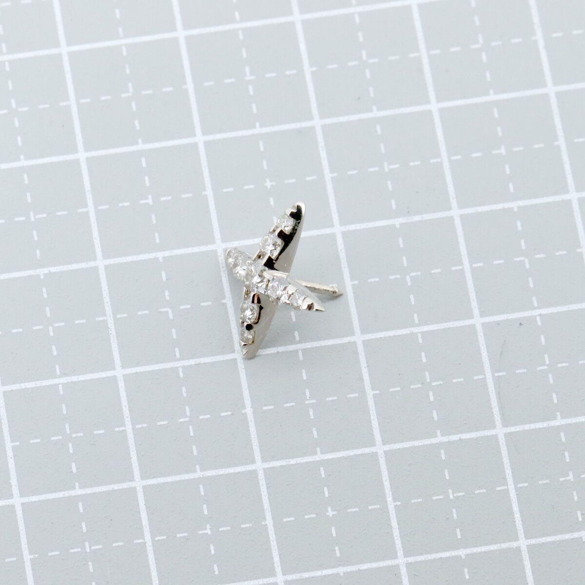 カシケイ ネイキッド ダイヤモンド ピンブローチ 0.35ct K18BG(18金