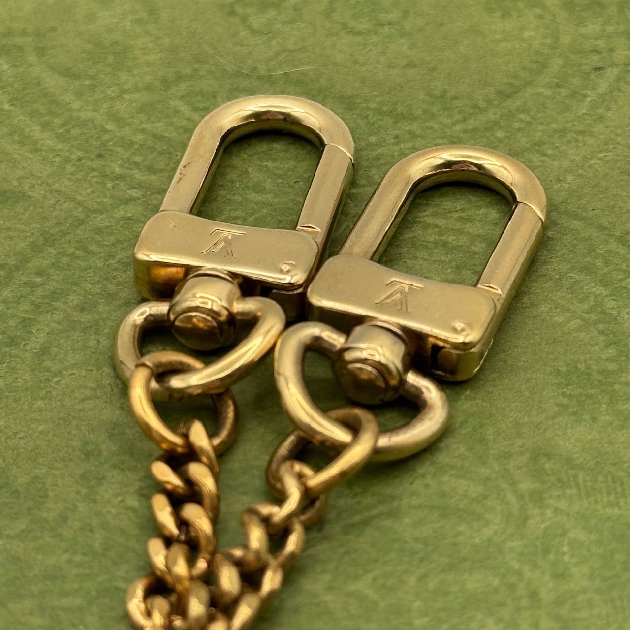 ルイヴィトン キーチェーン シェンヌ アノクレ キーホルダー 065388