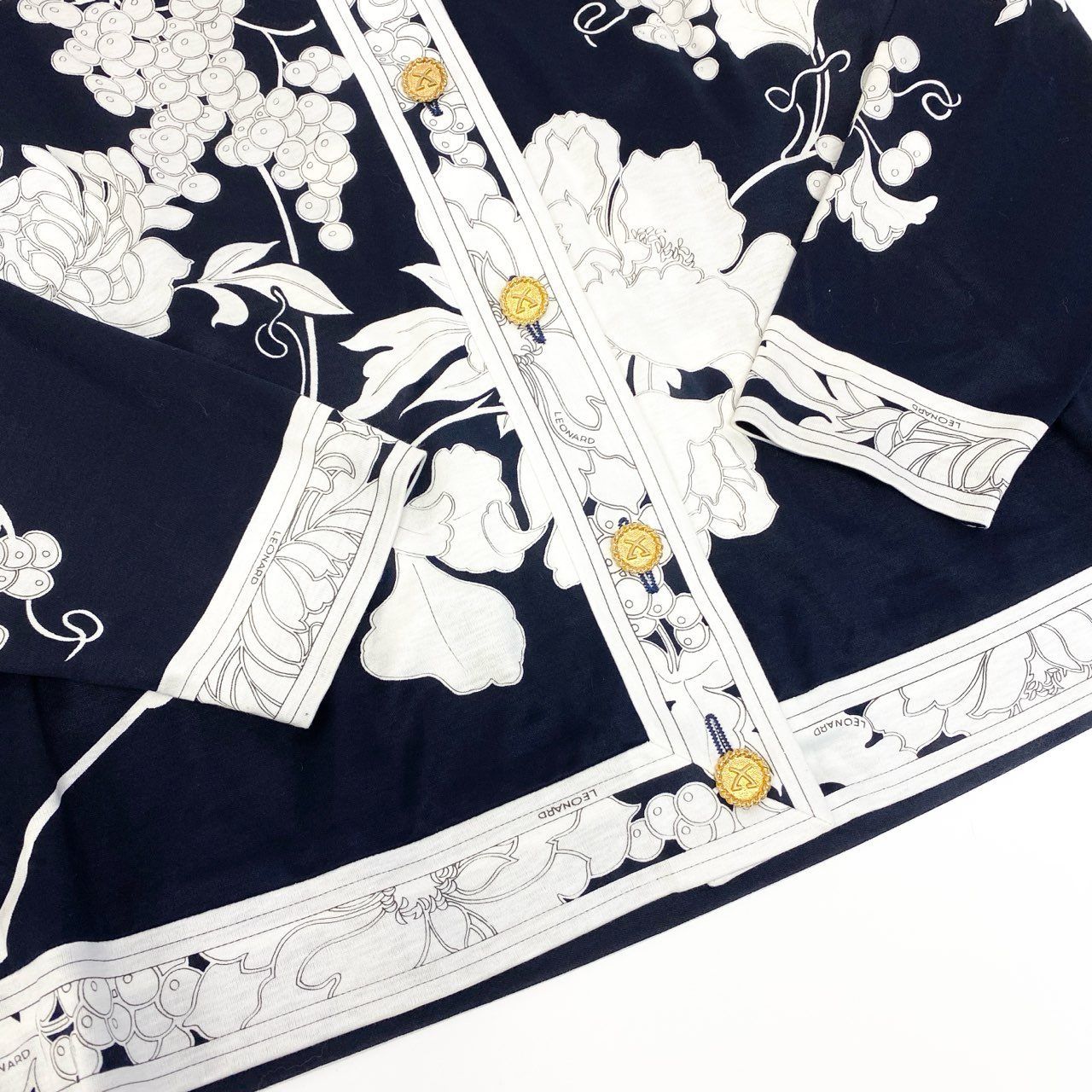 82a29《美品》 LEONARD レオナール 金ボタン 花柄 セットアップ サイズ