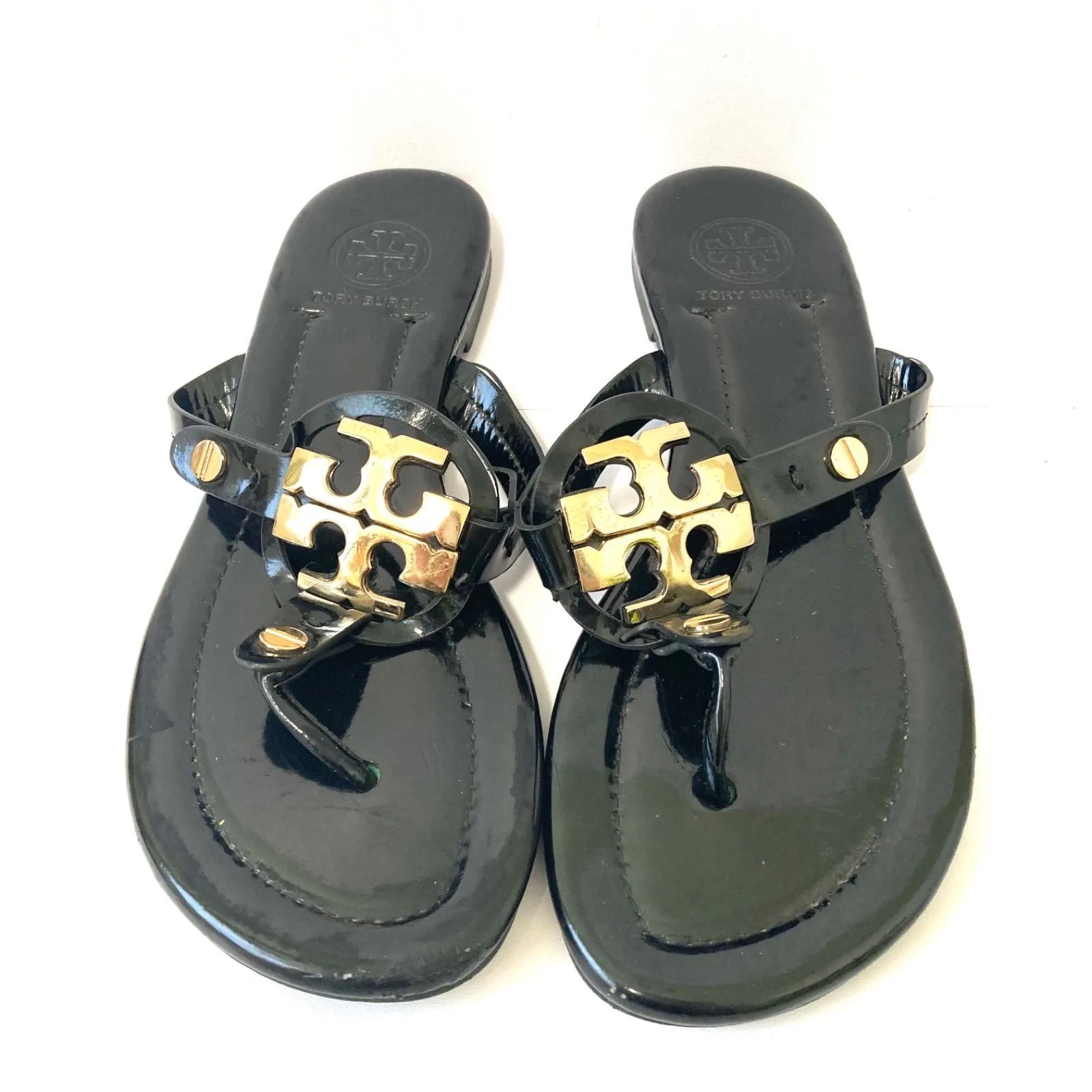 ビッグロゴで抜群の存在感！【TORY BURCH】トリーバーチ ミラー トング