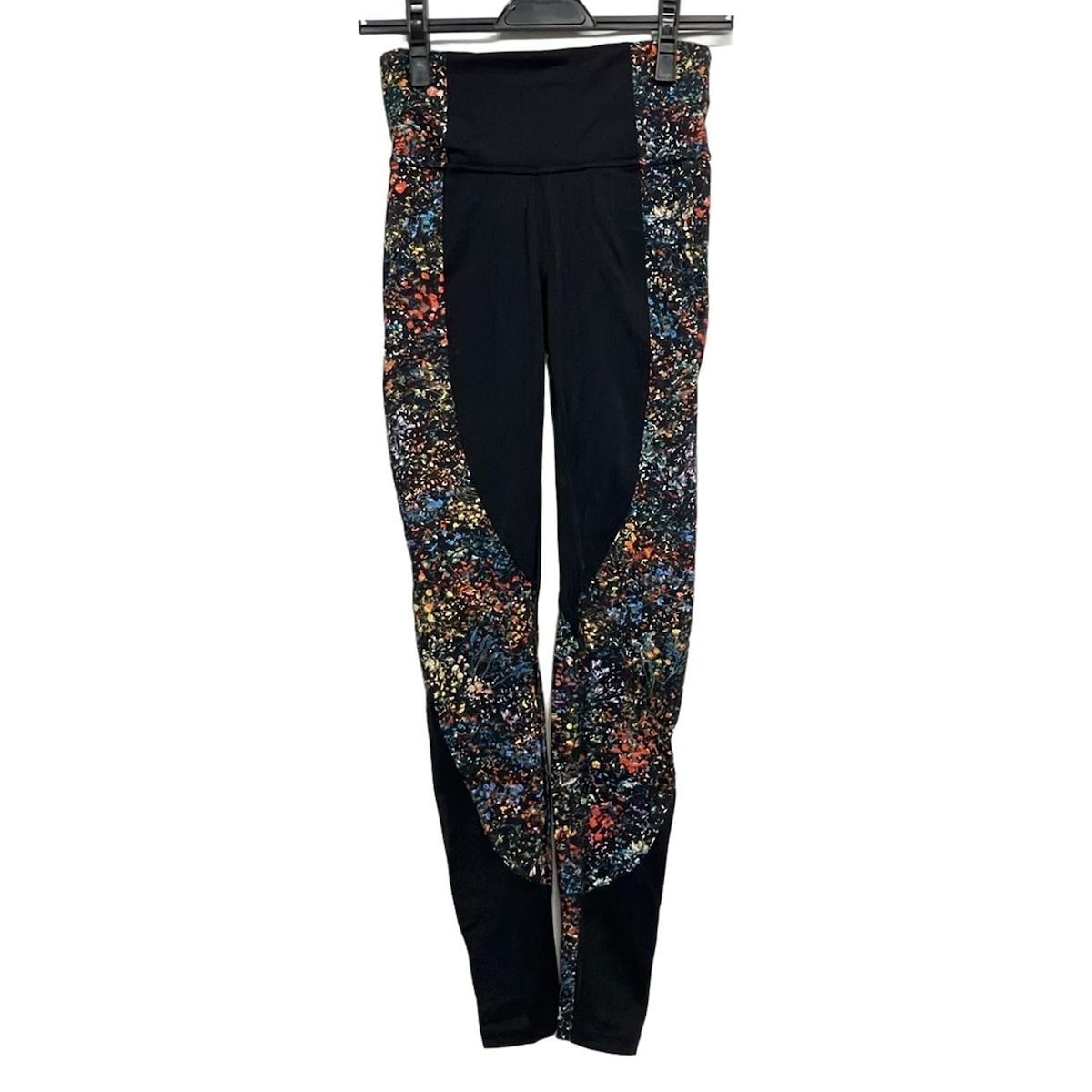lululemon(ルルレモン) 小物美品 - 黒×マルチ スパッツ/花柄 - メルカリ