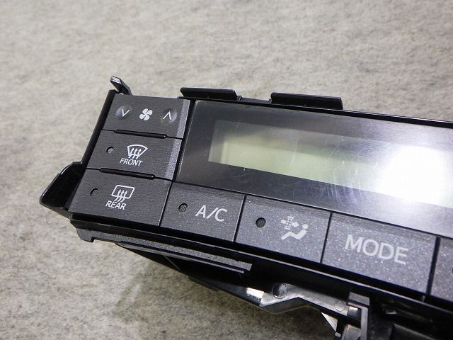 30系 プリウス エアコンスイッチパネル ZBVW30 75D725 トヨタ