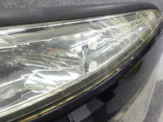 70系 ヴォクシー 右ヘッドライト HID ZRR70/75 前期 28-203 V8