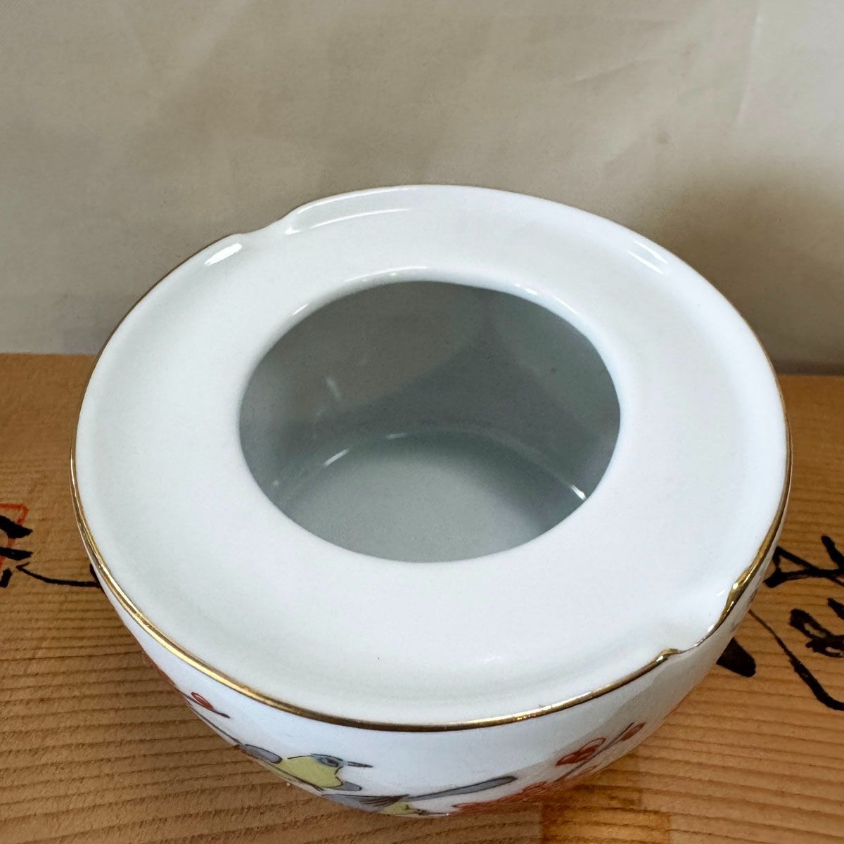 秀峰○花瓶 灰皿○2個セット 有田焼 色絵花鳥柄 共箱付き 柿右衛門様式