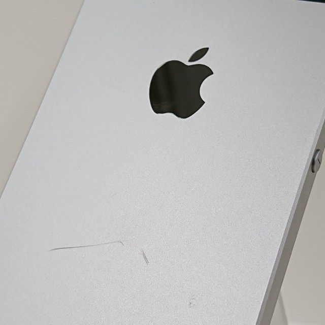 iPhoneSE 128GB SIMフリー スペースグレイ 送料無料 本体 c16705
