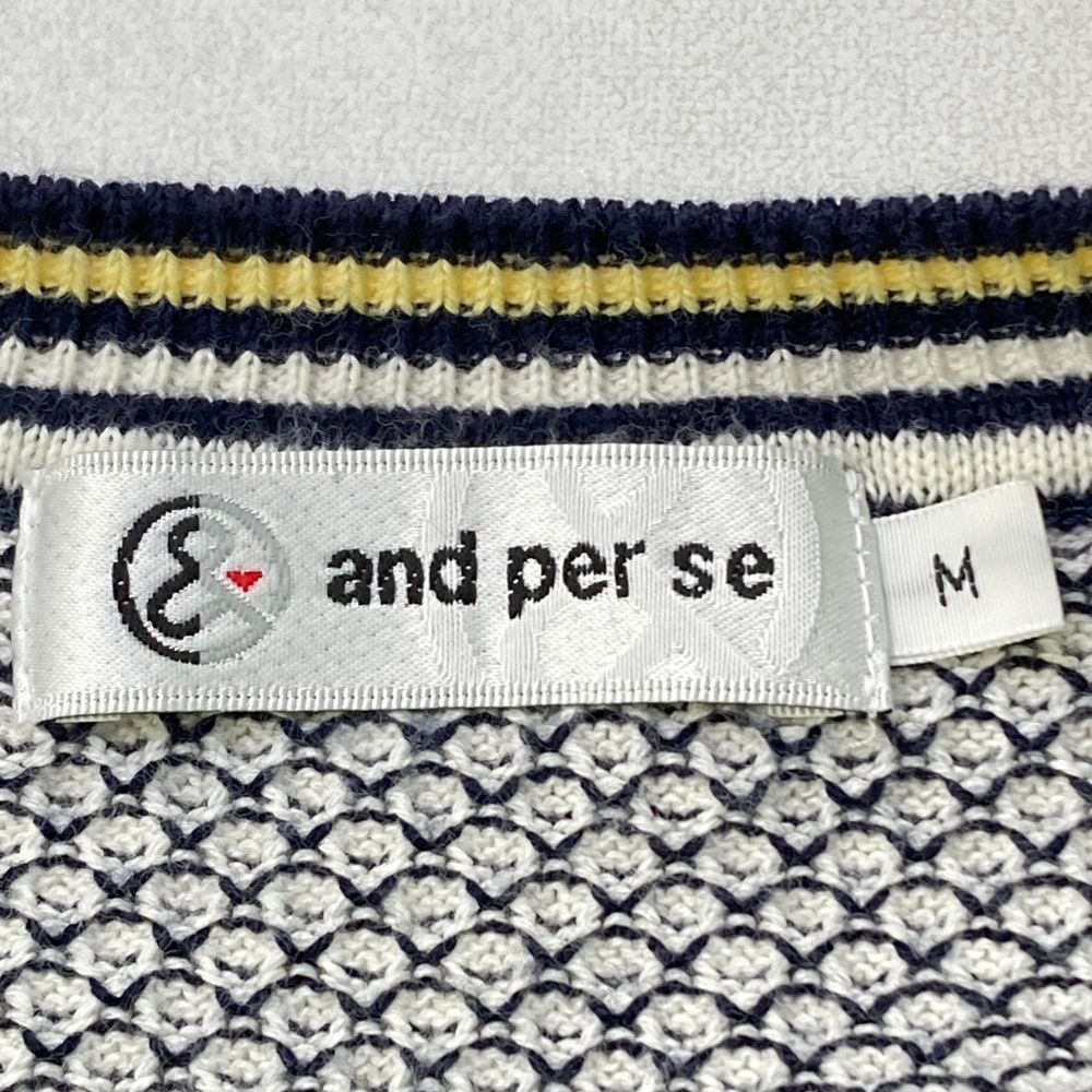 サイズ：M AND PER SE アンパスィ ニットベスト ロゴ総柄 ホワイト系