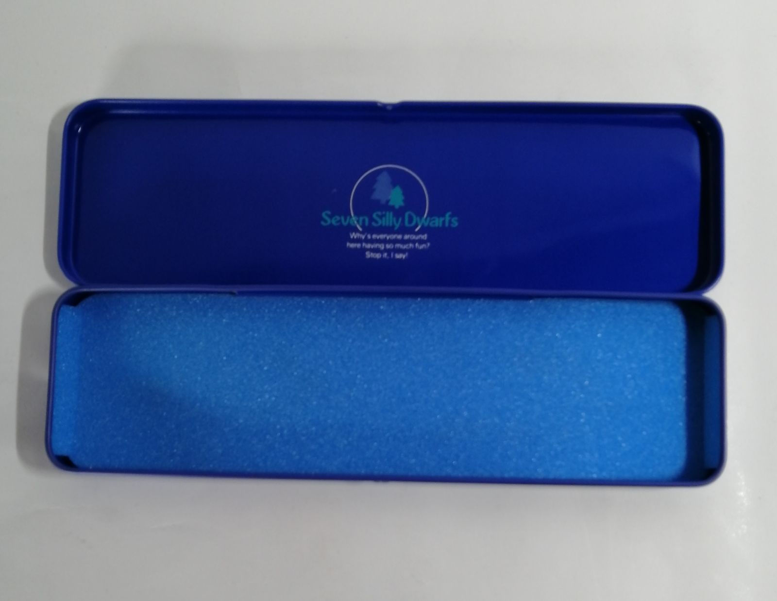 セブンシリードワーフ「レトロ」缶ペンケース,ノート,コンパクト