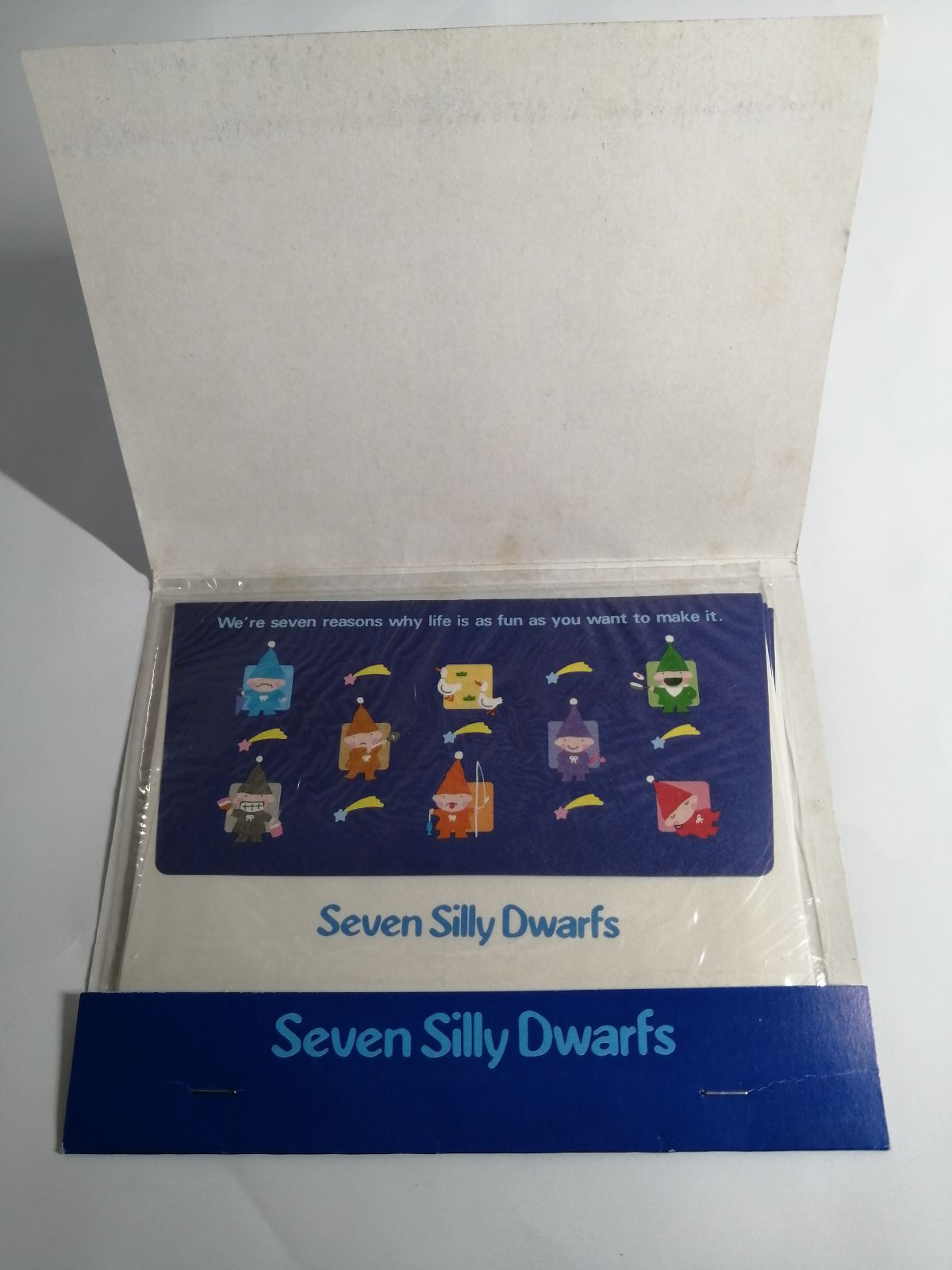 セブンシリードワーフ「レトロ」缶ペンケース,ノート,コンパクト