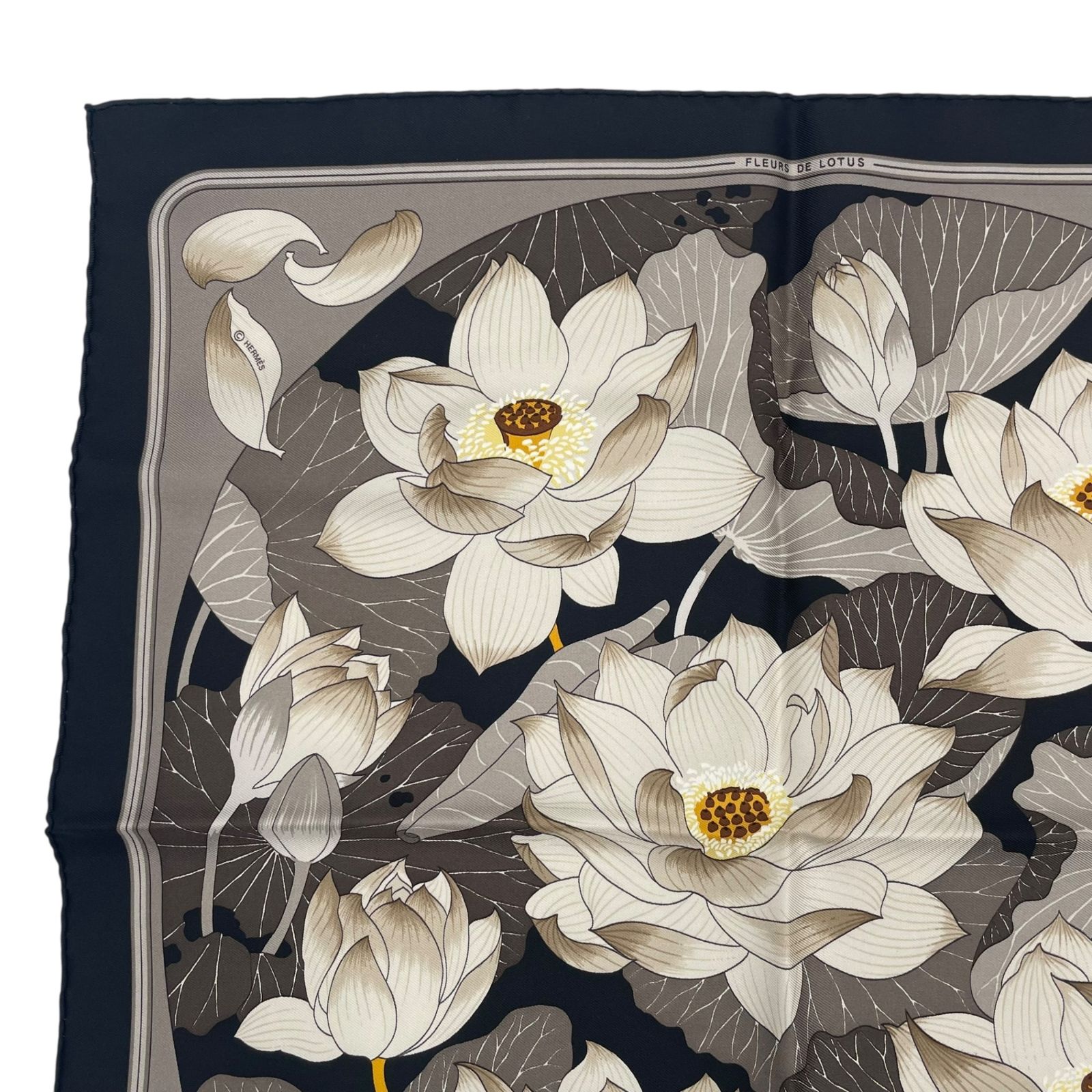 新品同様 HERMES エルメス スカーフ カレ42 シルク100％ FLEURS DE