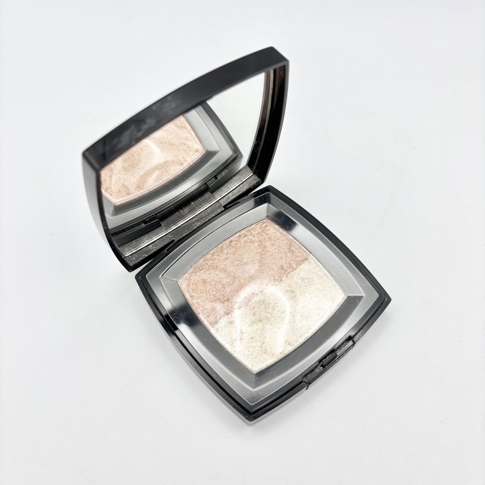 CHANELデュオプードゥルルミエール　フェイスパウダー CHANEL -シャネル- ホリデーコレクション】全てが可愛すぎる！艶肌に