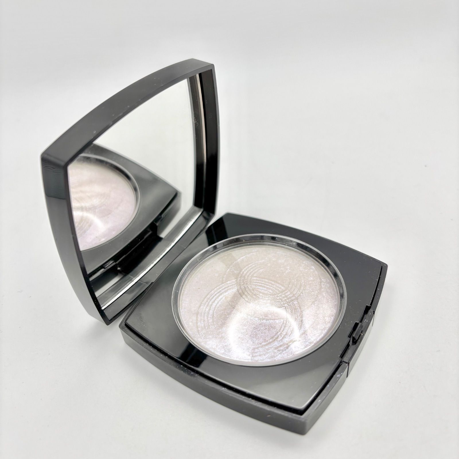 シャネル　ルミエール ドゥ ローシャン　〈フェイスパウダー〉　［特別限定品］ 限定品 / 美品】CHANEL ルミエール ドゥ ローシャン 2024 スプリング