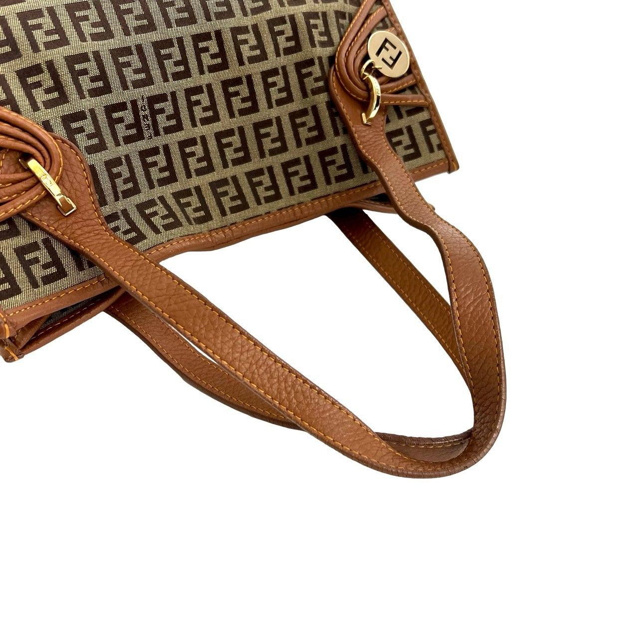 極 美品 袋付き FENDI フェンディ ズッキーノ FF 柄 ロゴ 金具