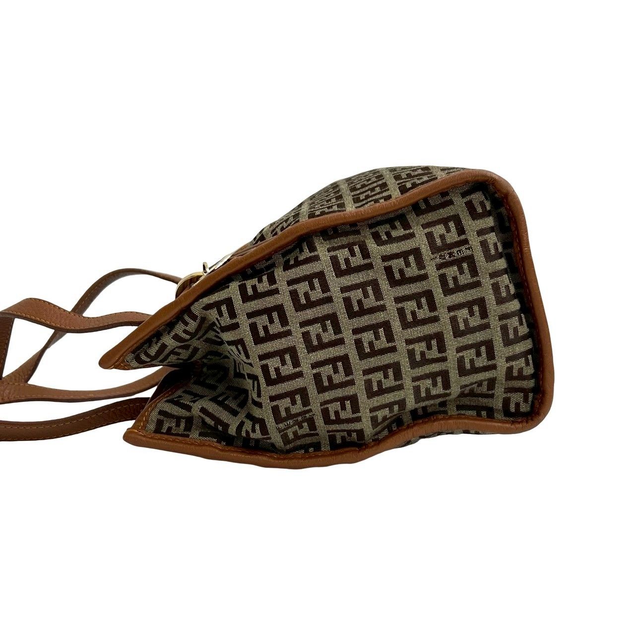 極 美品 袋付き FENDI フェンディ ズッキーノ FF 柄 ロゴ 金具