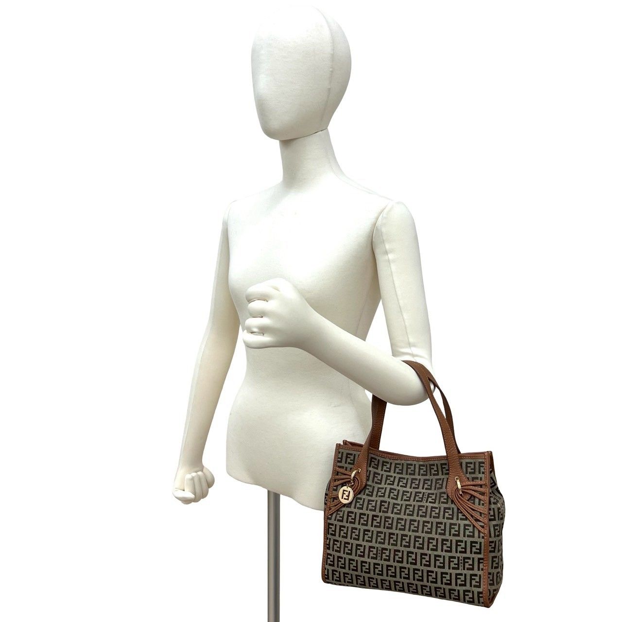 極 美品 袋付き FENDI フェンディ ズッキーノ FF 柄 ロゴ 金具