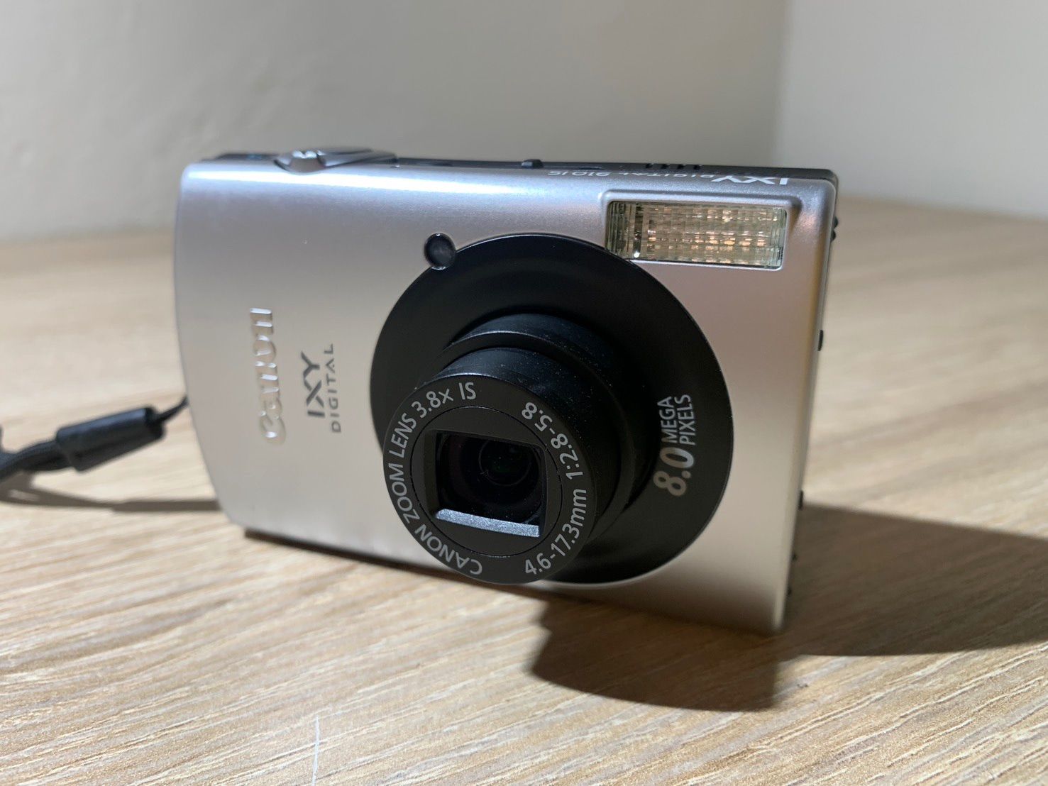 7932 Canon IXY DIGITAL 910 IS シルバー デジカメ 動作確認済み 美品