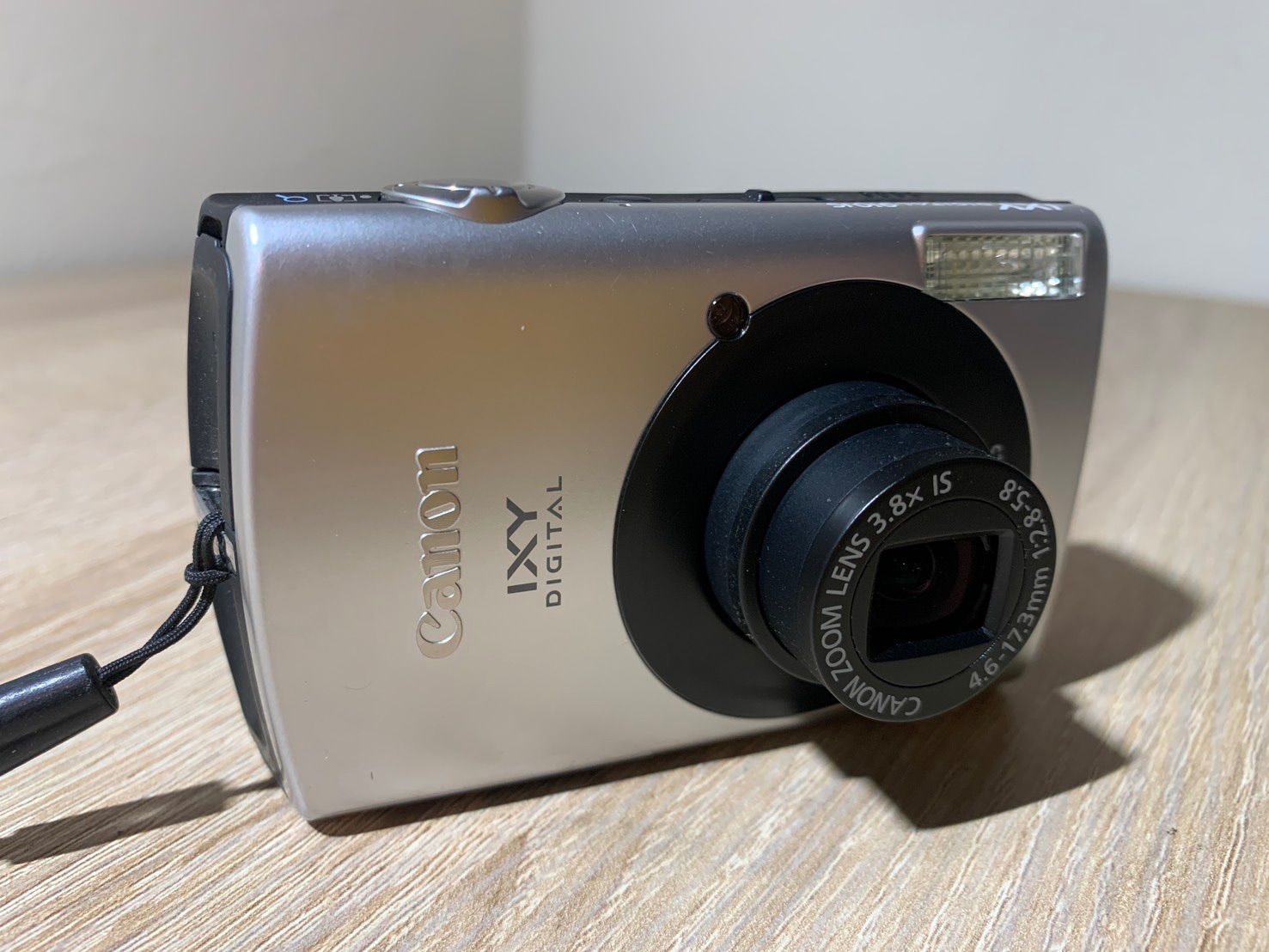 7932 Canon IXY DIGITAL 910 IS シルバー デジカメ 動作確認済み 美品
