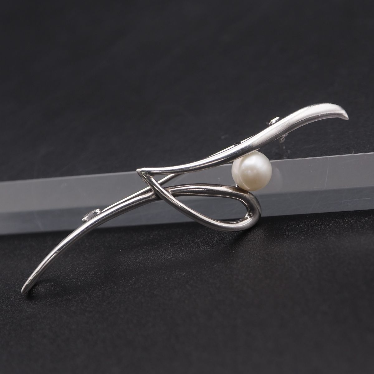H907 本真珠 6.4mm珠 パール SILVER刻印 ブローチ デザイン シルバー