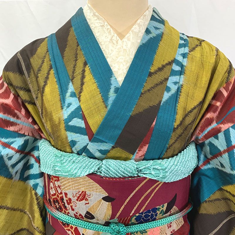 ̮⃝ 矢羽根に鶴と花文様 縮緬 袷着物 昭和レトロ 椿に ̮⃝ 矢羽根に鶴と花文様 縮緬 袷着物 昭和レトロ 椿に