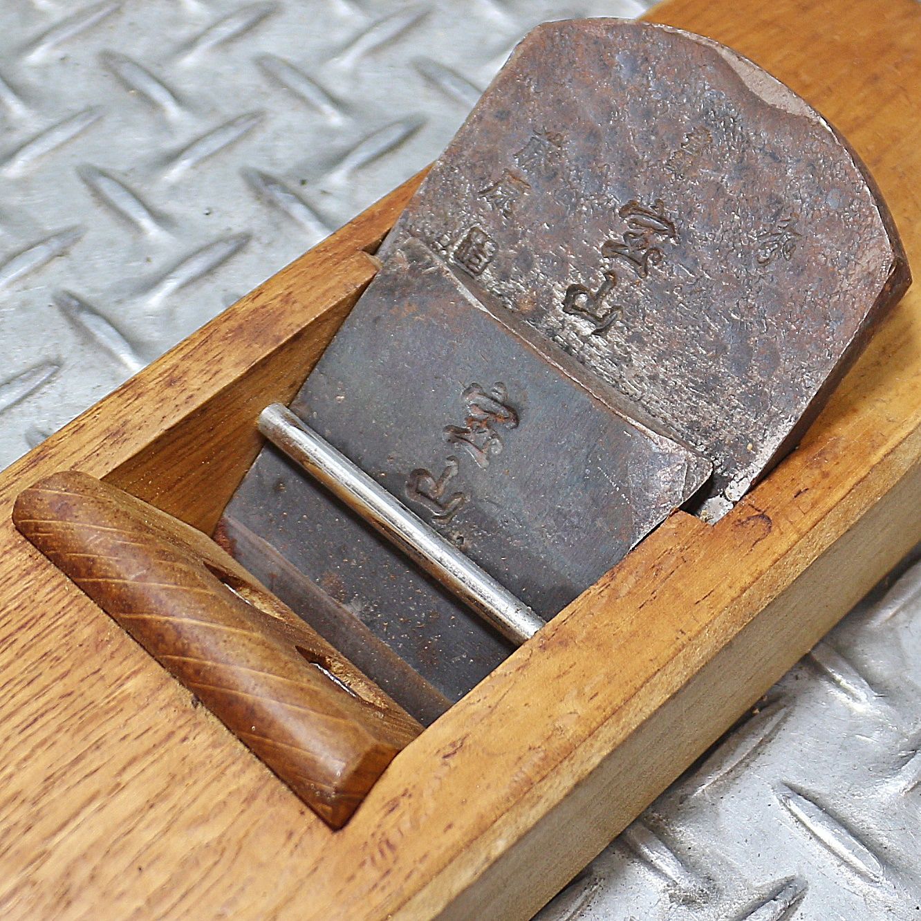  新潟発 鉋 宝山 カンナ 約6.7㎝ 古道具 大工道具 銘あり 大工 木工 かんな その他 切削 切断 穴あけ