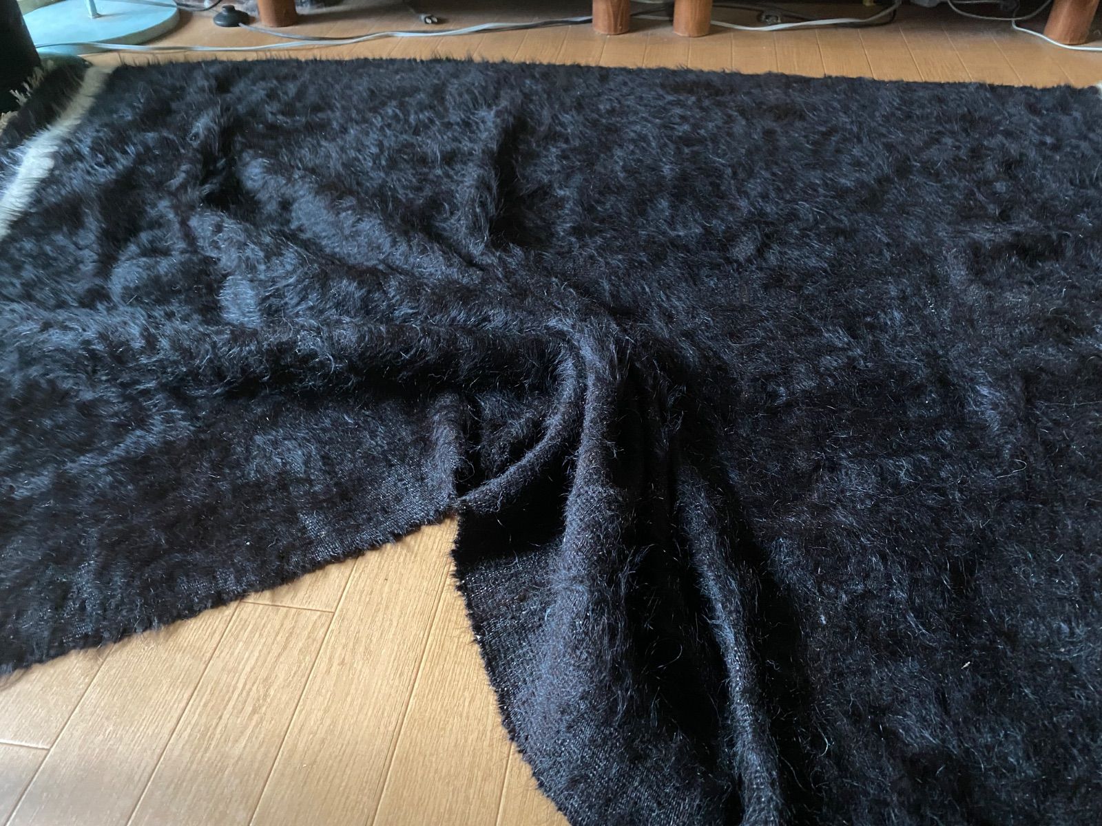 セミアンティーク黒のシイルトバッタニイェ！アンゴラ山羊のモヘアの