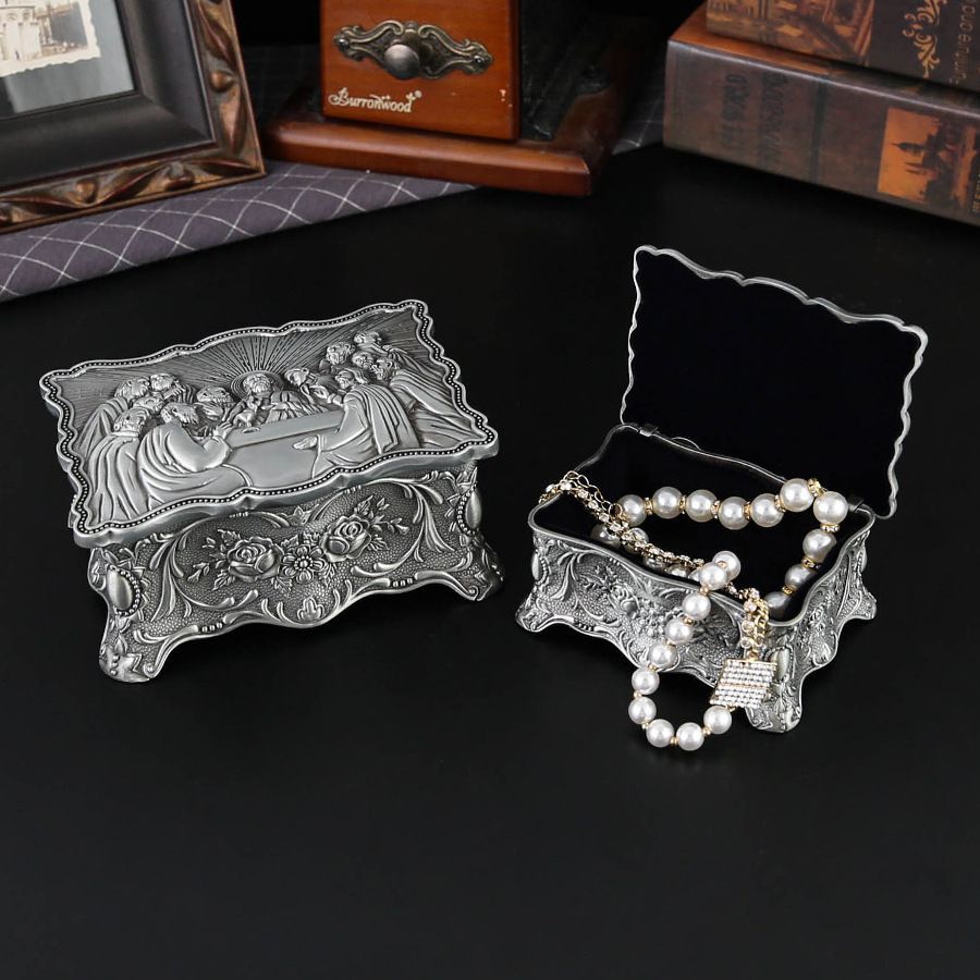 新品未使用 古代エジプト風バラ柄四角形ジュエリーボックス 金属製個性