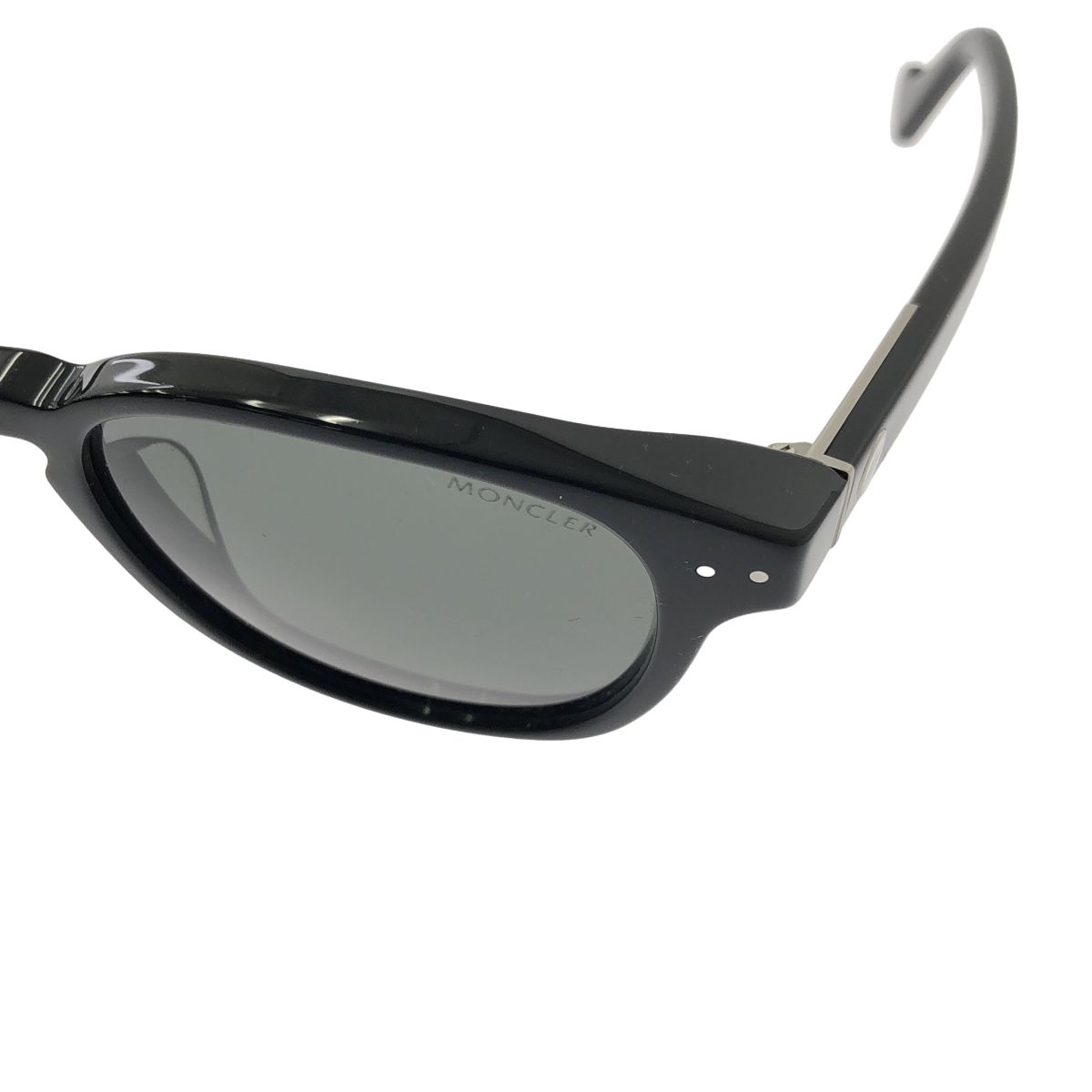 【美品】  MONCLER / モンクレール | ××FRAGMENT DESIGN / ウェリントン型 サングラス | 51◻︎19-145 | ブラック | メンズ 美品】 MONCLER / モンクレール | ××FRAGMENT DESIGN / ウェリントン型