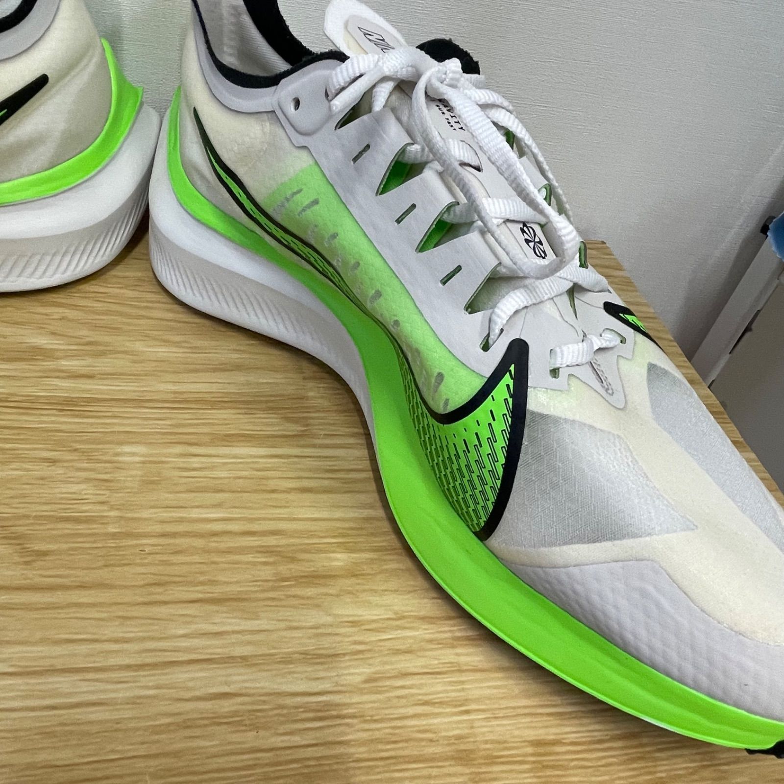 □ナイキ NIKE エアズーム グラビティZoom Gravity ランニングシューズ 