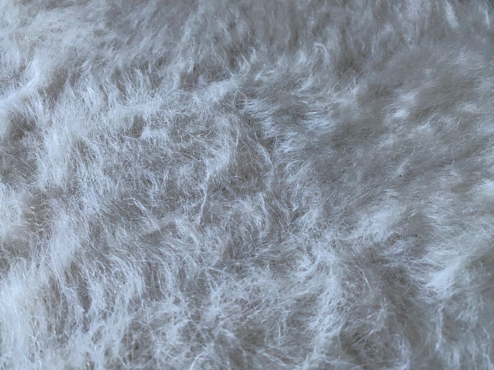 合わせやすい上品な色合いヴィンテージグレーと白のシイルトバッタニ