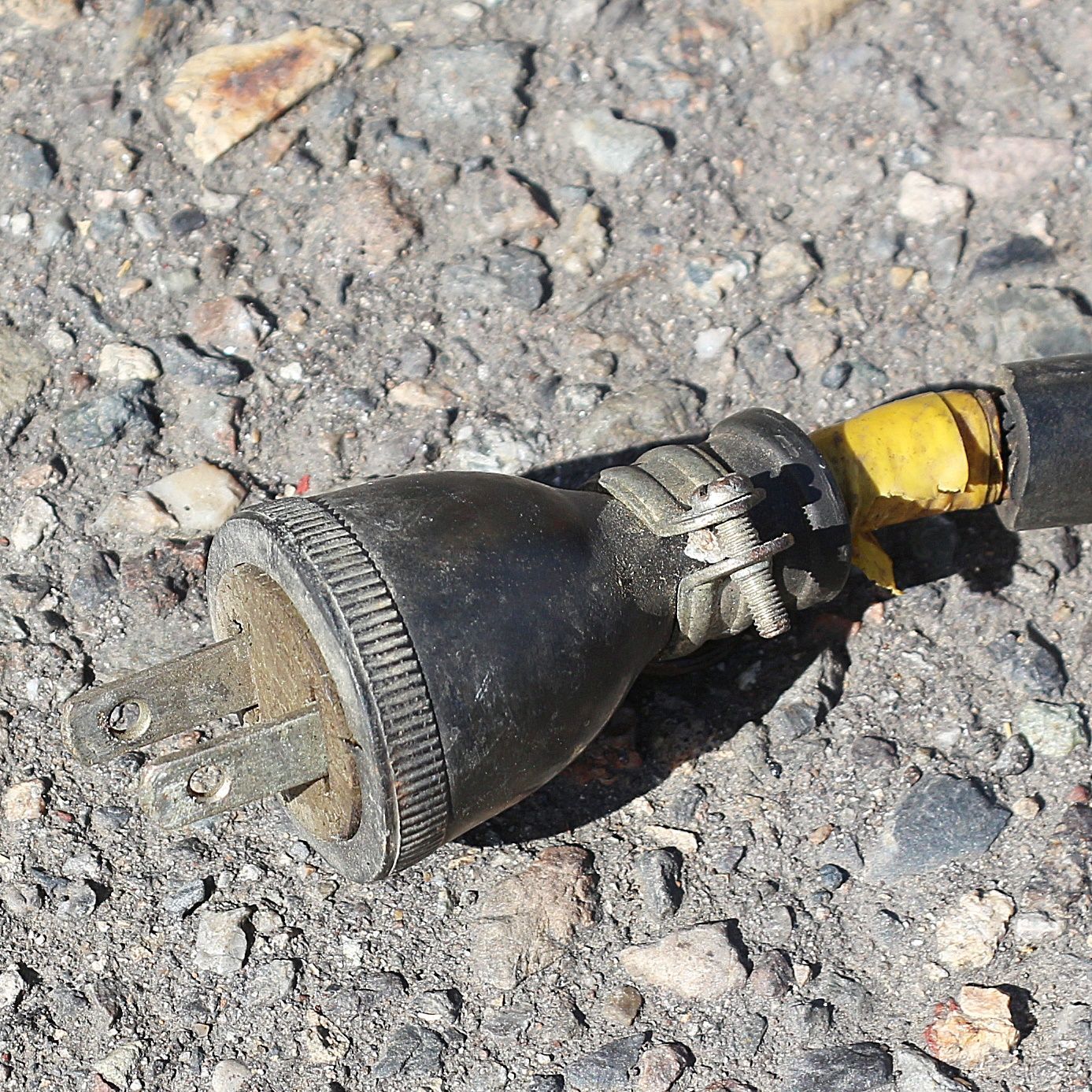  新潟発 スター電気 ポータブルタイプ交流アーク溶接機 スズメルト120 SSY-121 100 V 50 Hz 鉄工 金属 加工 工具 その他 電動工具 エア工具