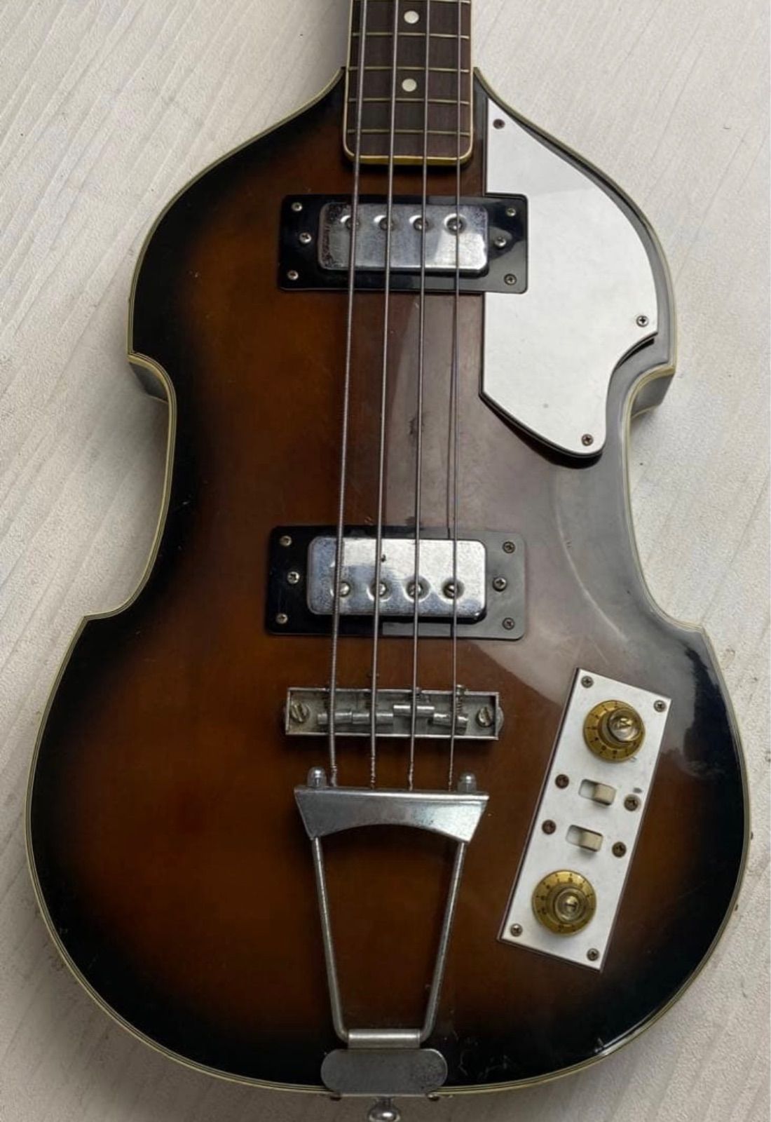 GUYATONE グヤトーン VB-28 エレキベース ヴァイオリンベースタイプ