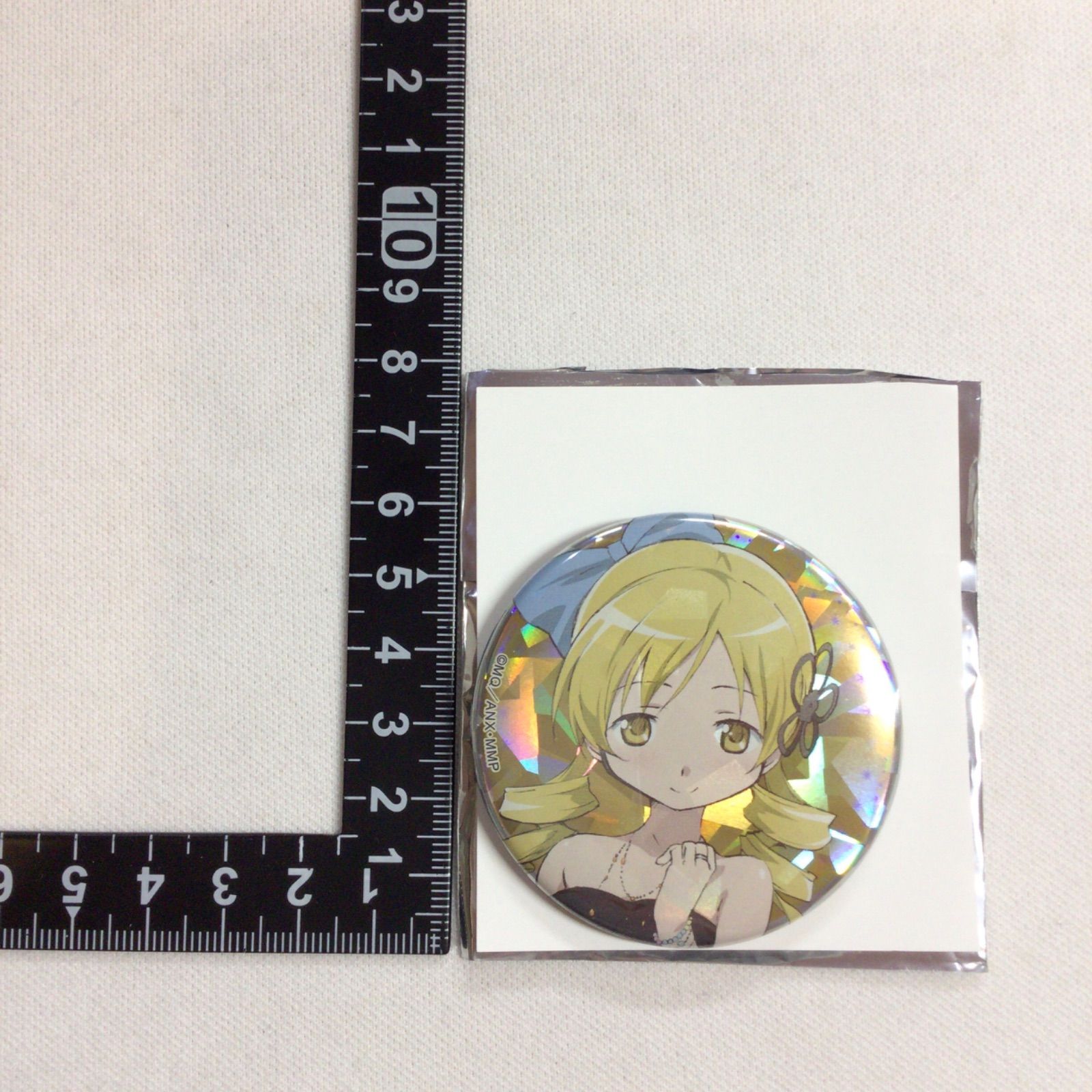 魔法少女まどか☆マギカ 巴マミ ホログラム 缶バッジ - メルカリ