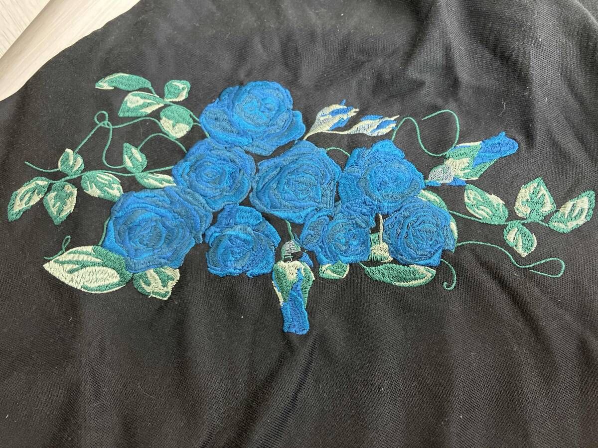 Ado HAREコラボレーション サイドレースアップローズ刺繍スウェット