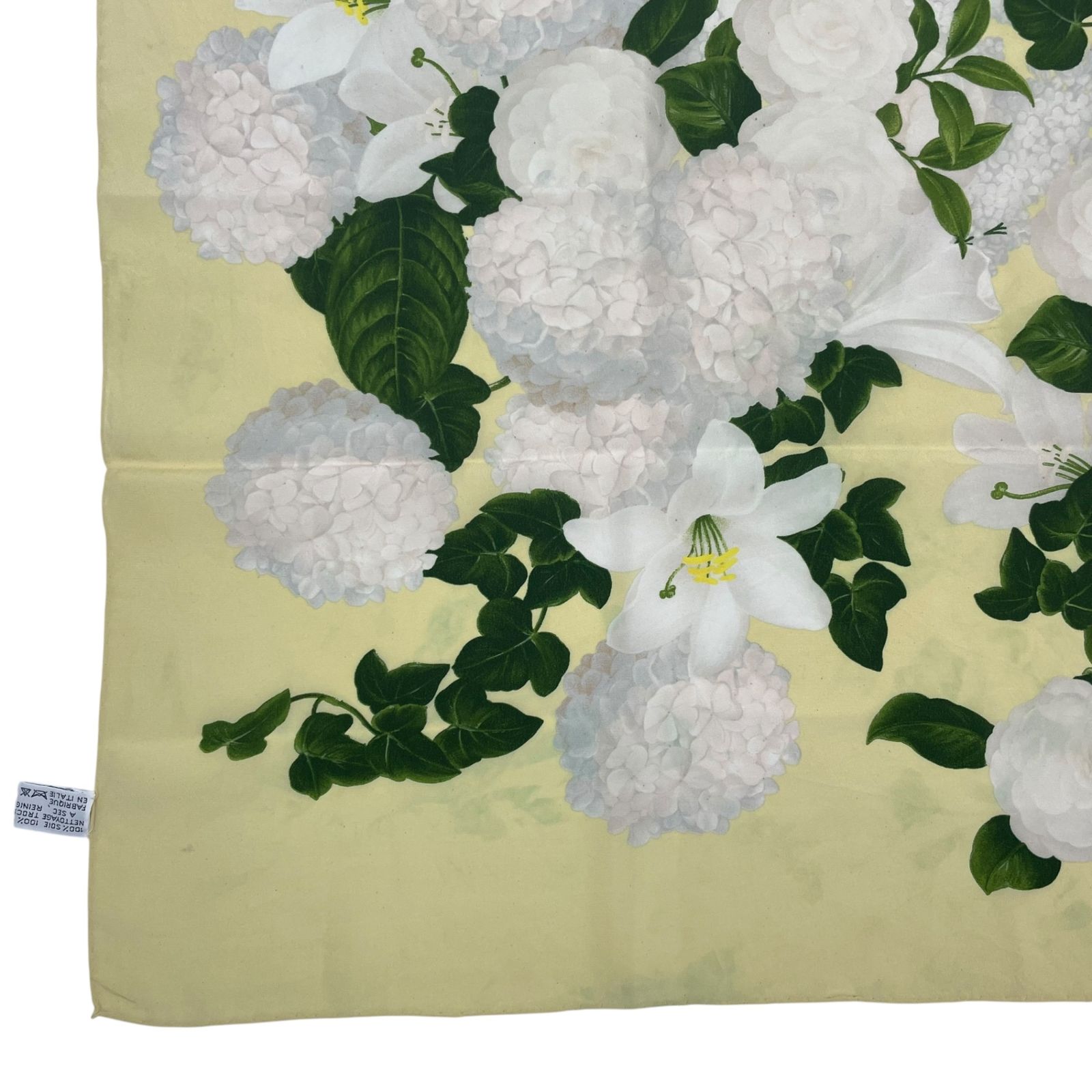 【美品・箱付き】CHANEL スカーフ ハンカチ 花柄 カメリア ブルー 極美品 CHANEL シャネル スカーフ シルク カメリア 花柄 イエロー